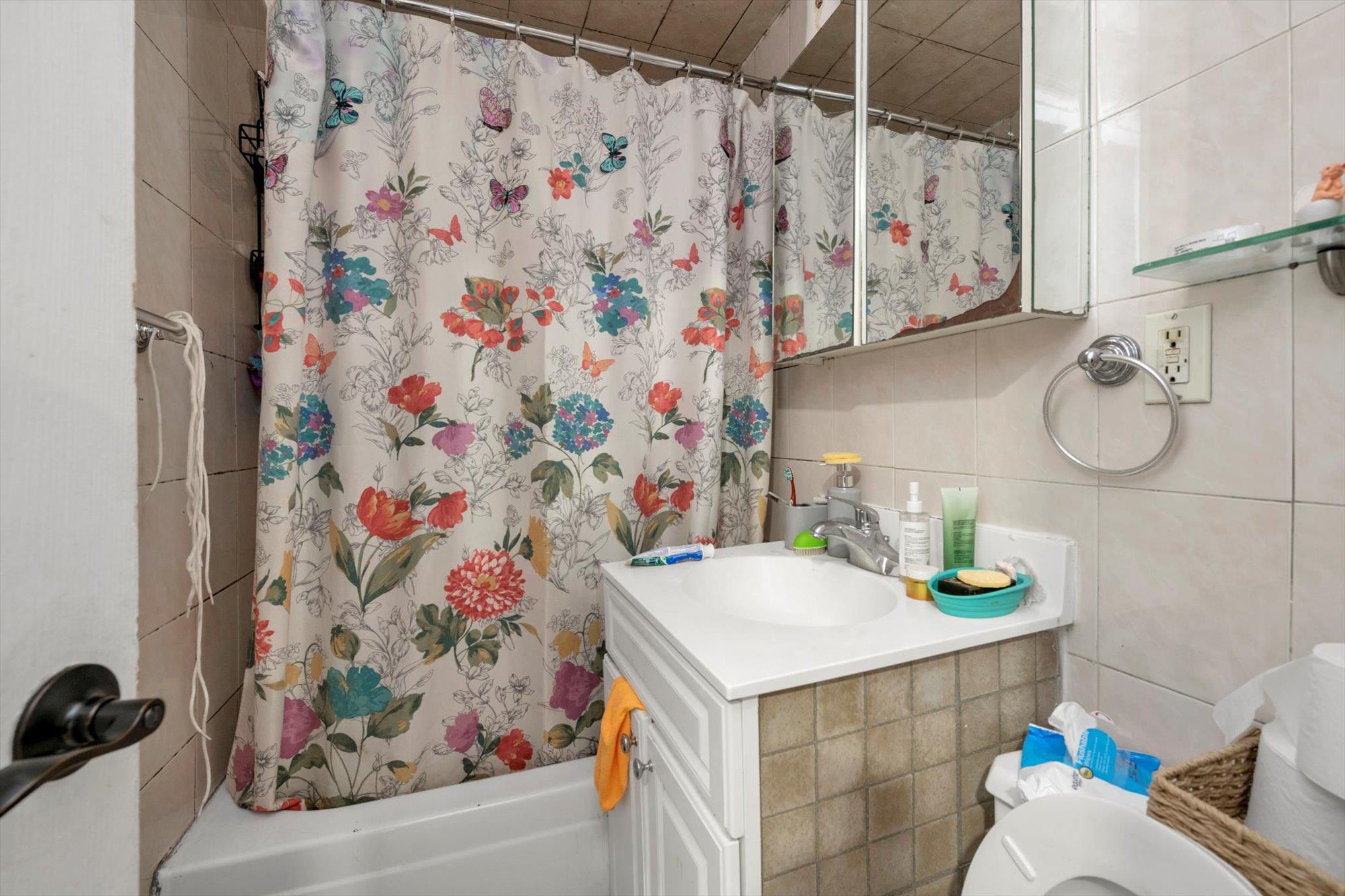 100-18 40TH Road, Corona, NY 11368