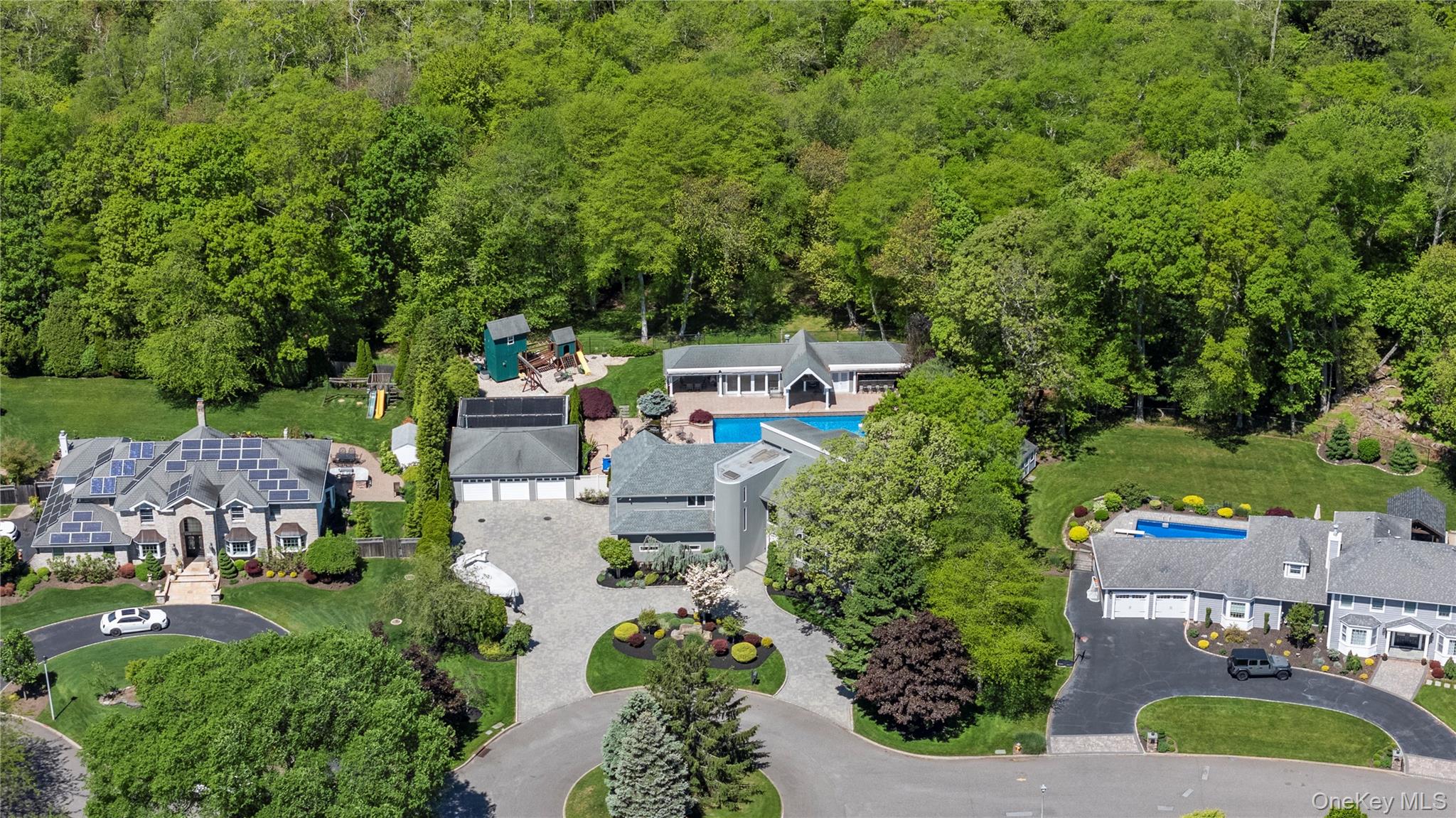 10 Crick Holly Lane, East Islip, NY 11730