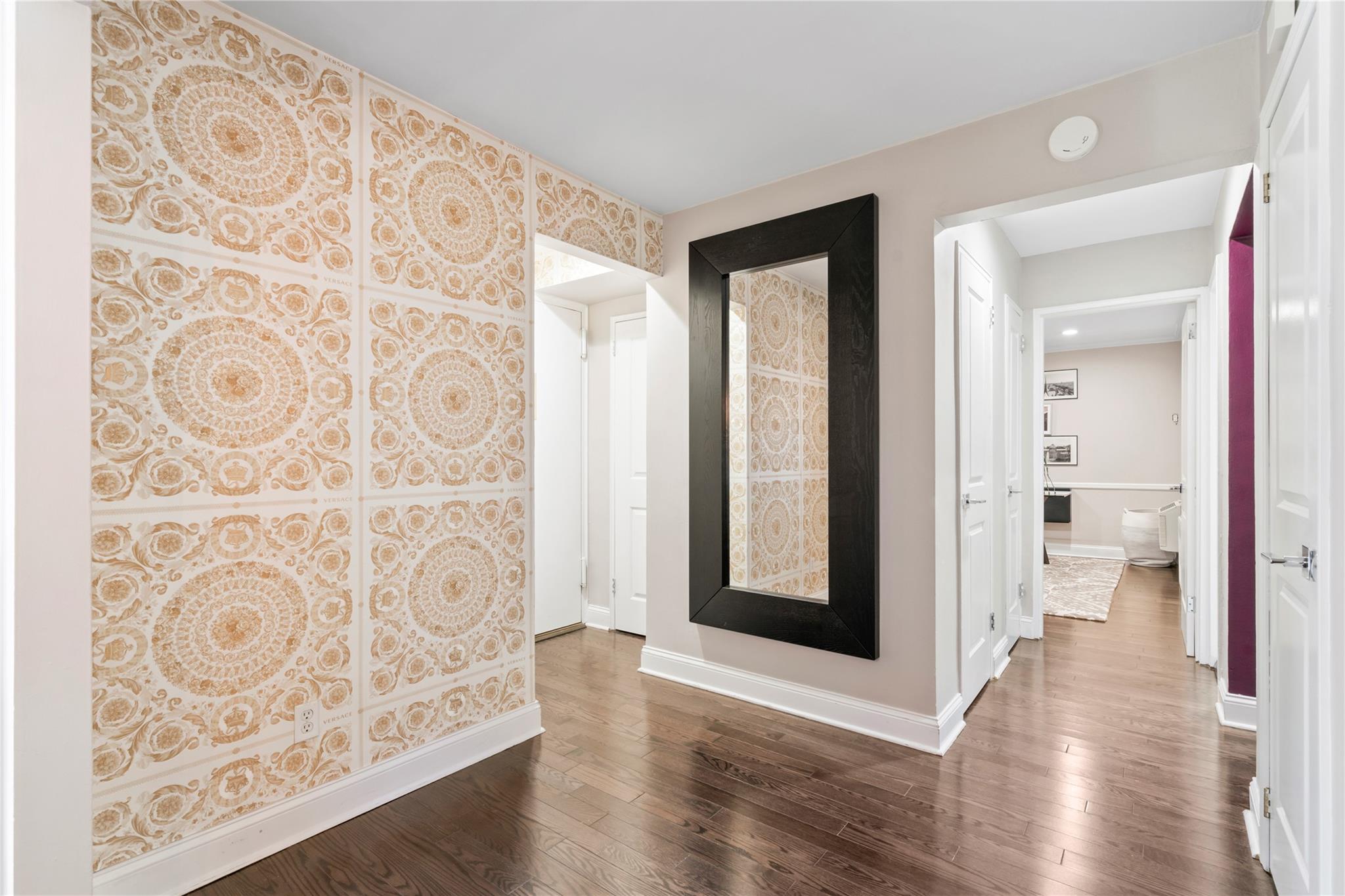 50 Brompton Road # 1T, Great Neck, NY 11021