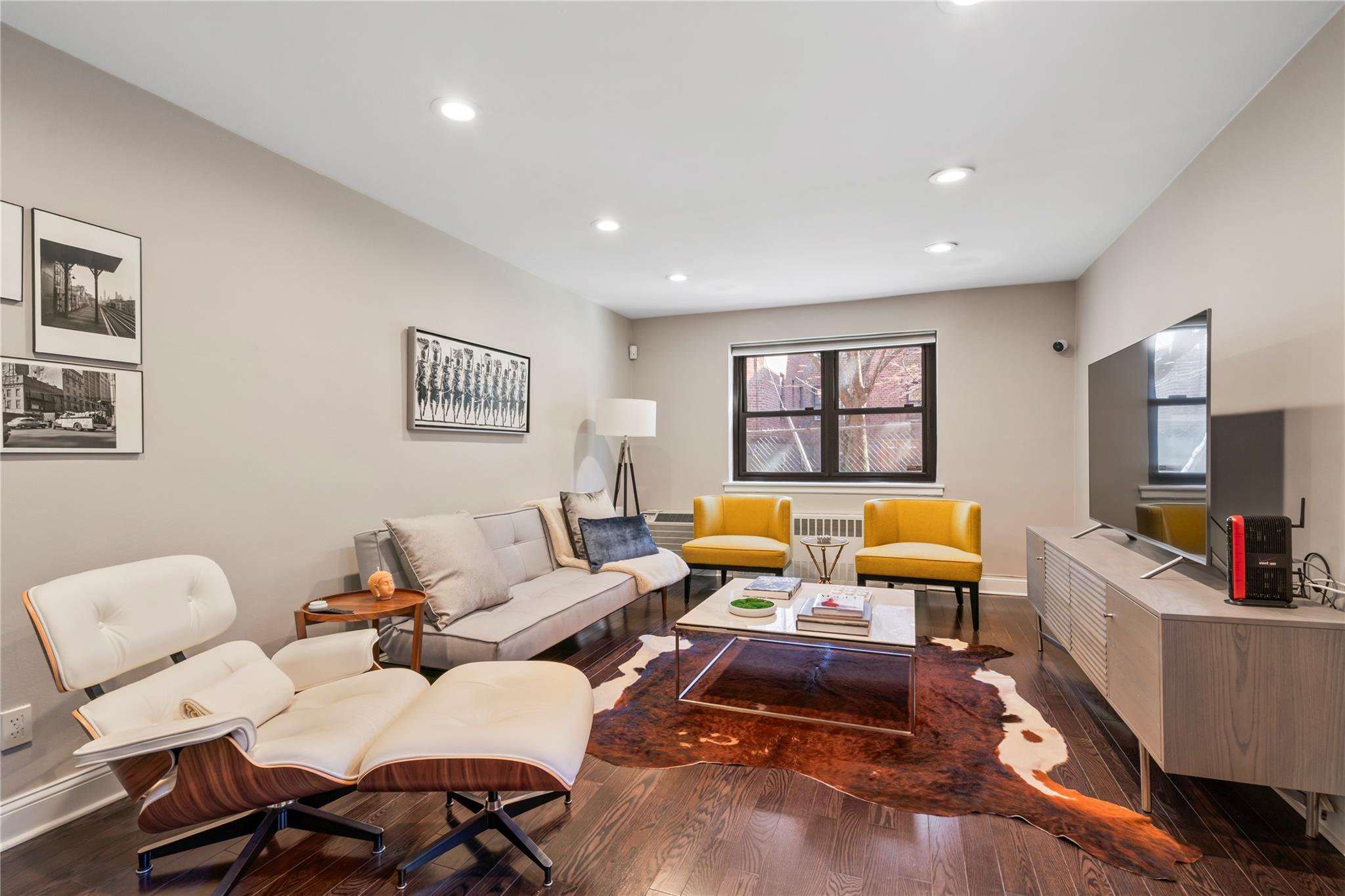 50 Brompton Road # 1T, Great Neck, NY 11021