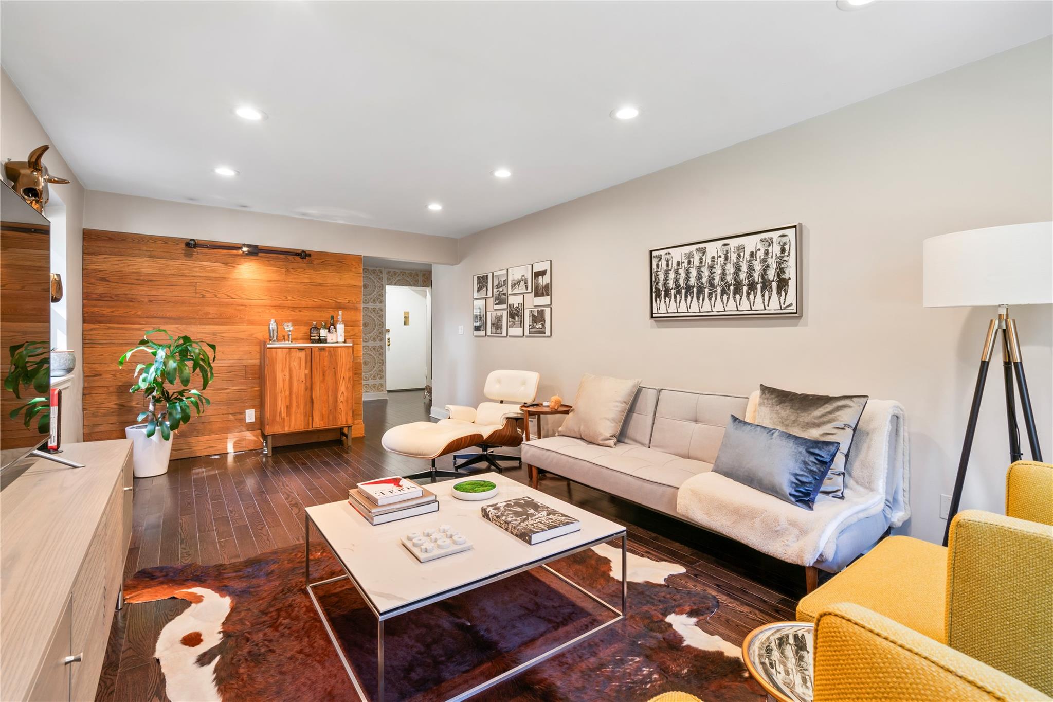 50 Brompton Road # 1T, Great Neck, NY 11021