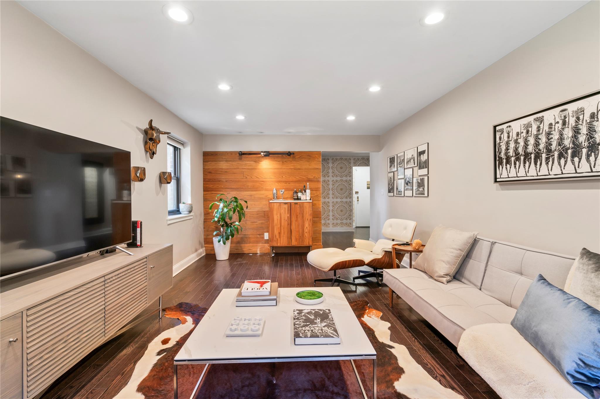 50 Brompton Road # 1T, Great Neck, NY 11021