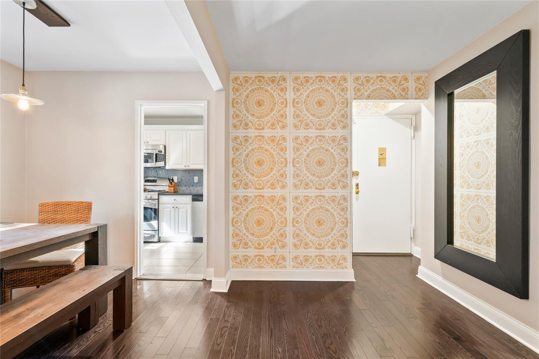 50 Brompton Road # 1T, Great Neck, NY 11021