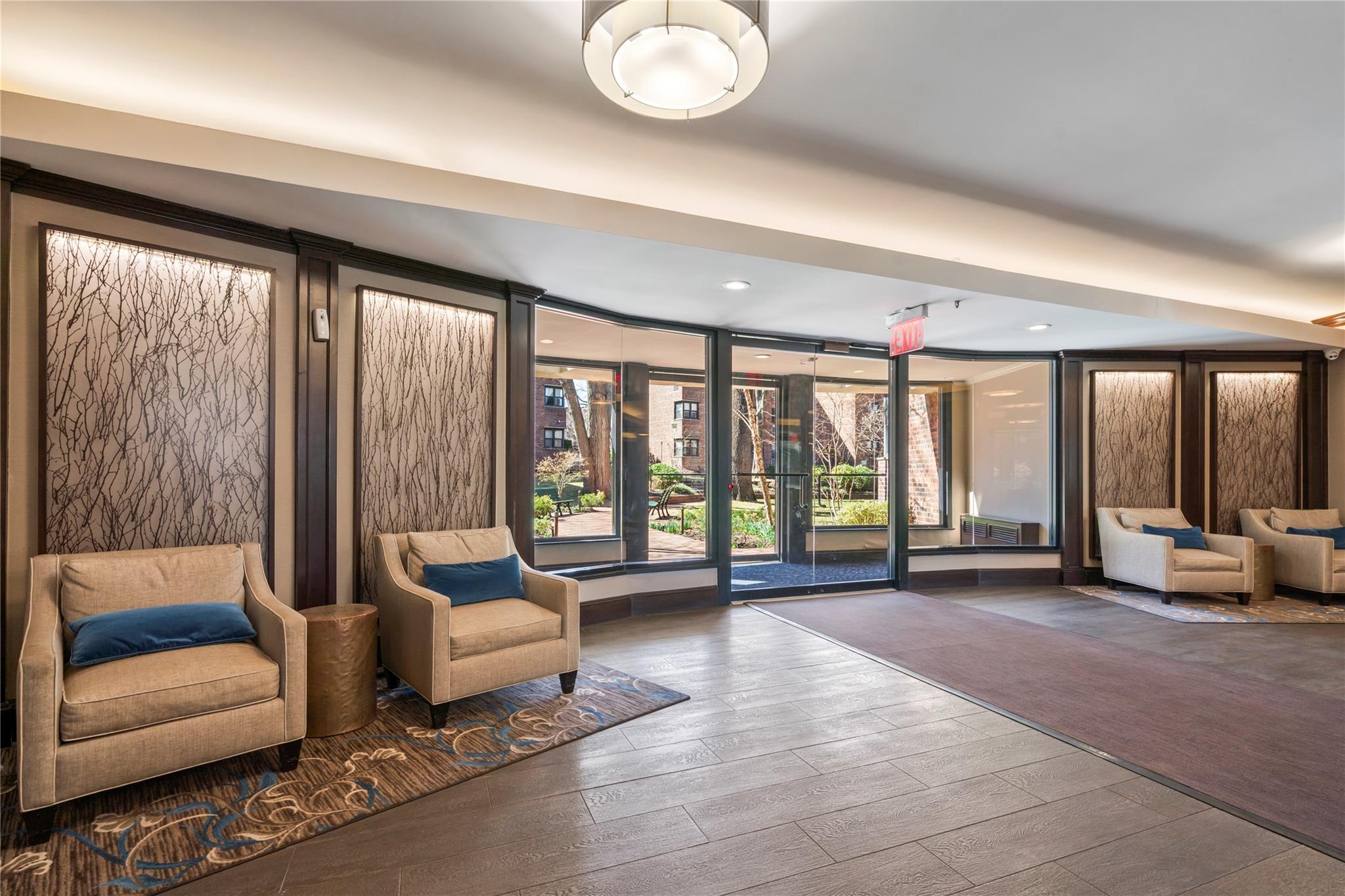 50 Brompton Road # 1T, Great Neck, NY 11021