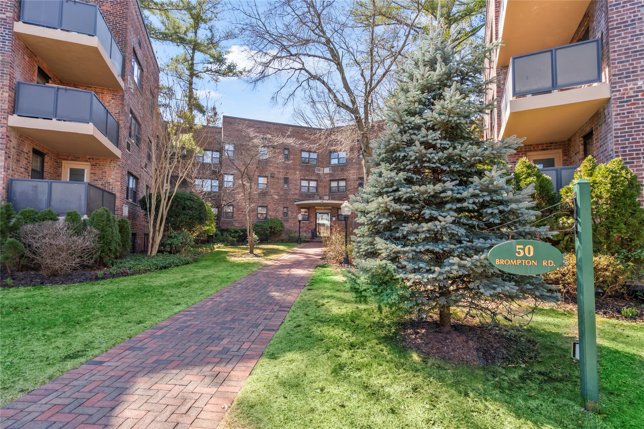 50 Brompton Road # 1T, Great Neck, NY 11021