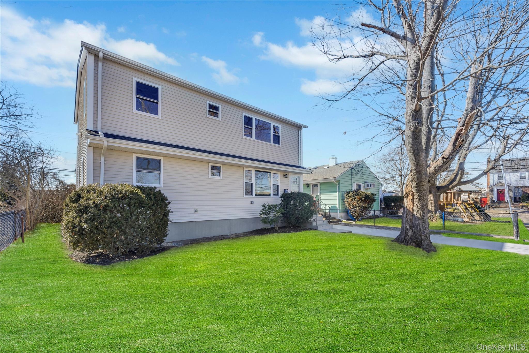 7 Howard Avenue, Freeport, NY 11520