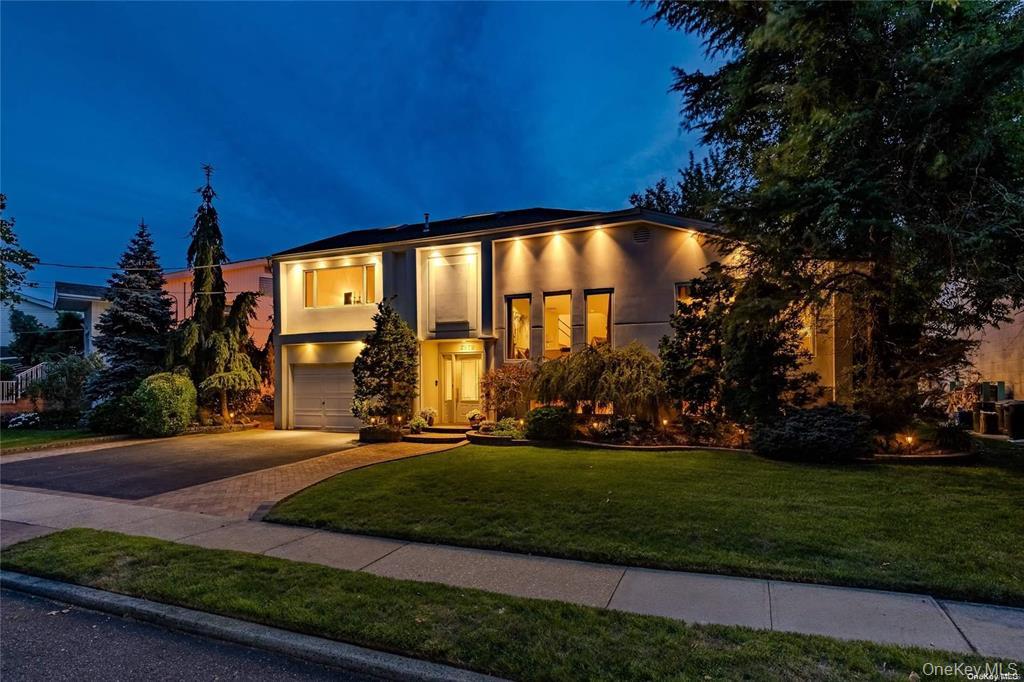 2872 Rosebud Avenue, Merrick, NY 11566