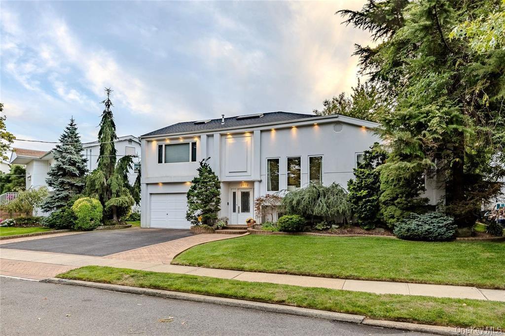 2872 Rosebud Avenue, Merrick, NY 11566