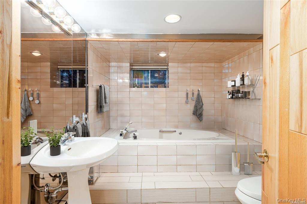 2872 Rosebud Avenue, Merrick, NY 11566