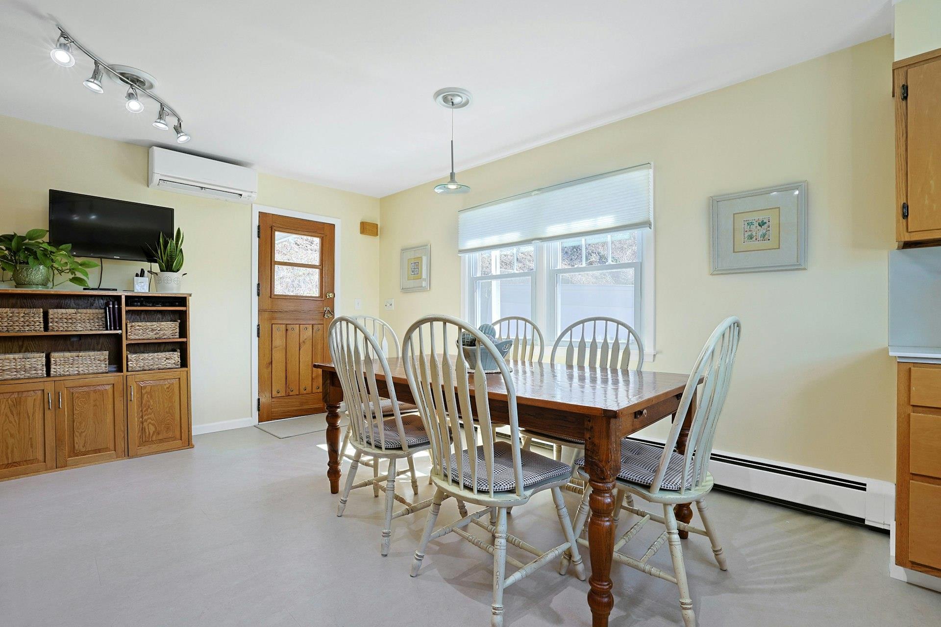 24 Burnsdale Avenue, Valhalla, NY 10595