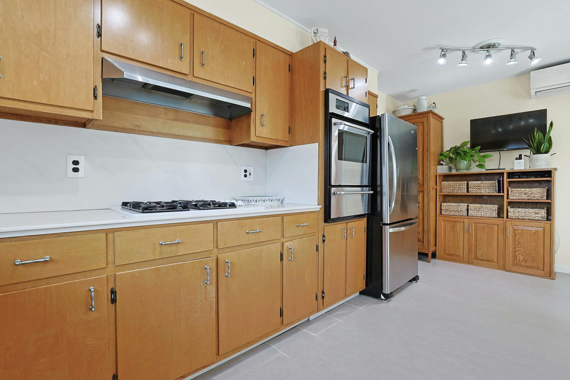 24 Burnsdale Avenue, Valhalla, NY 10595