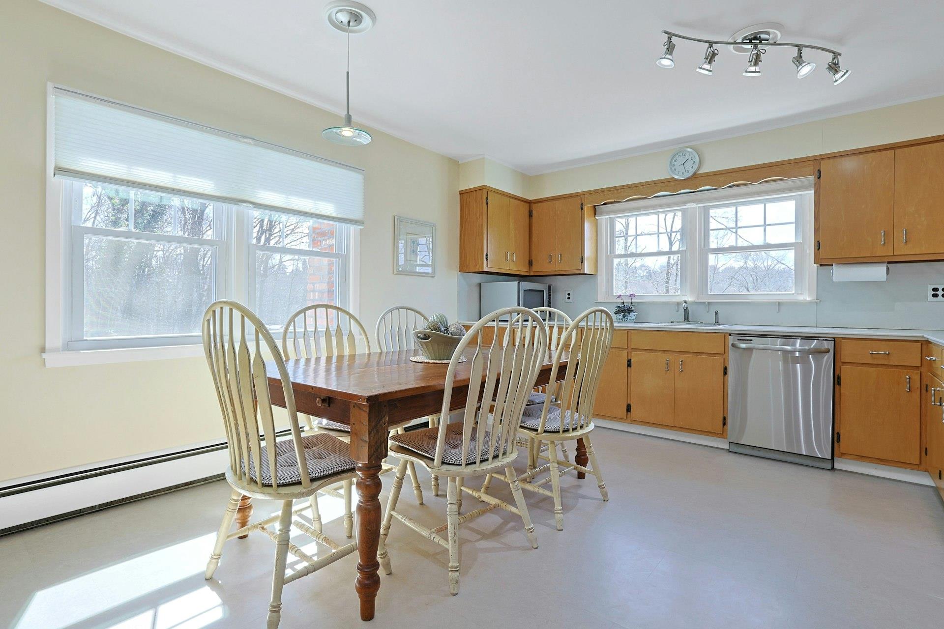 24 Burnsdale Avenue, Valhalla, NY 10595