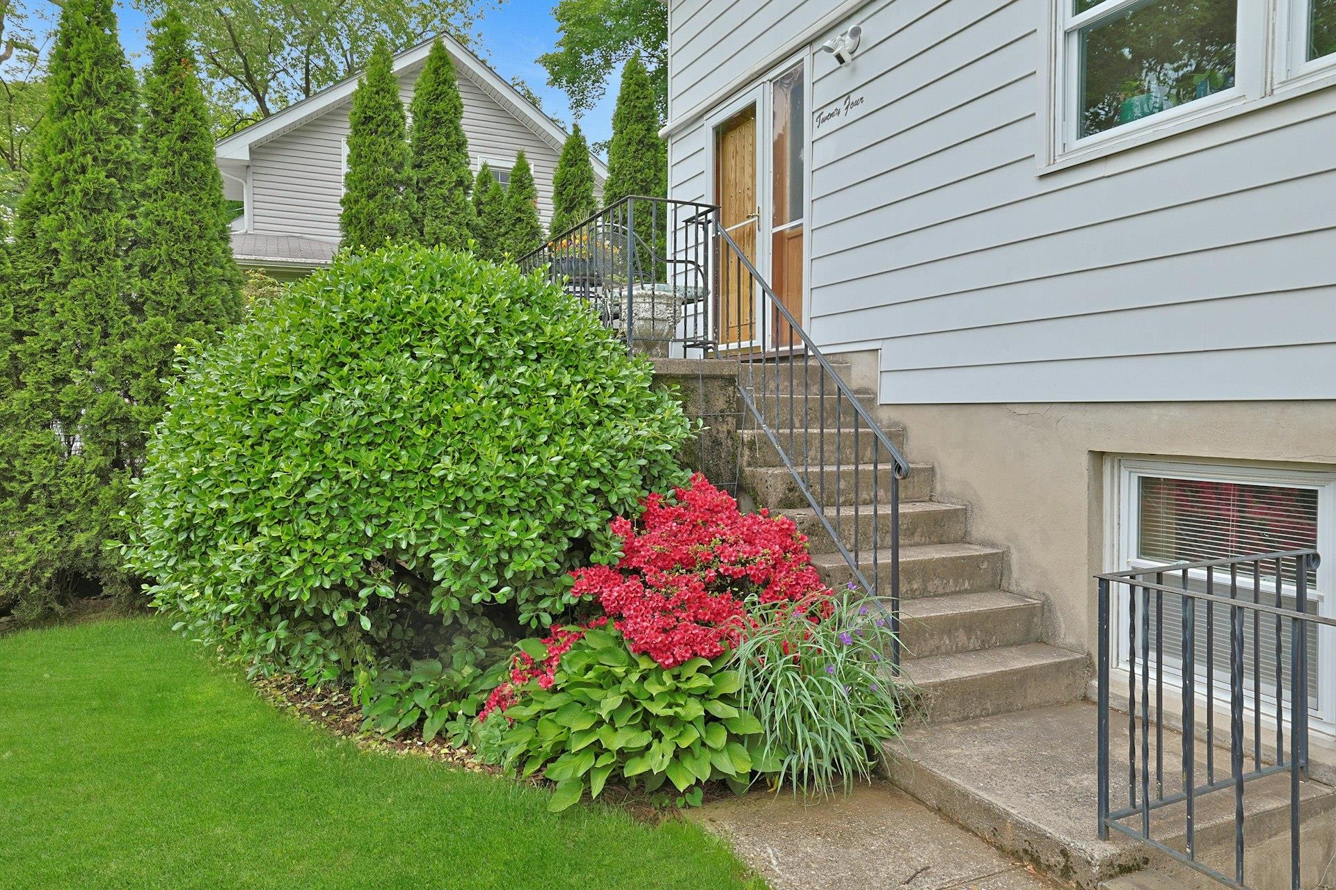 24 Burnsdale Avenue, Valhalla, NY 10595