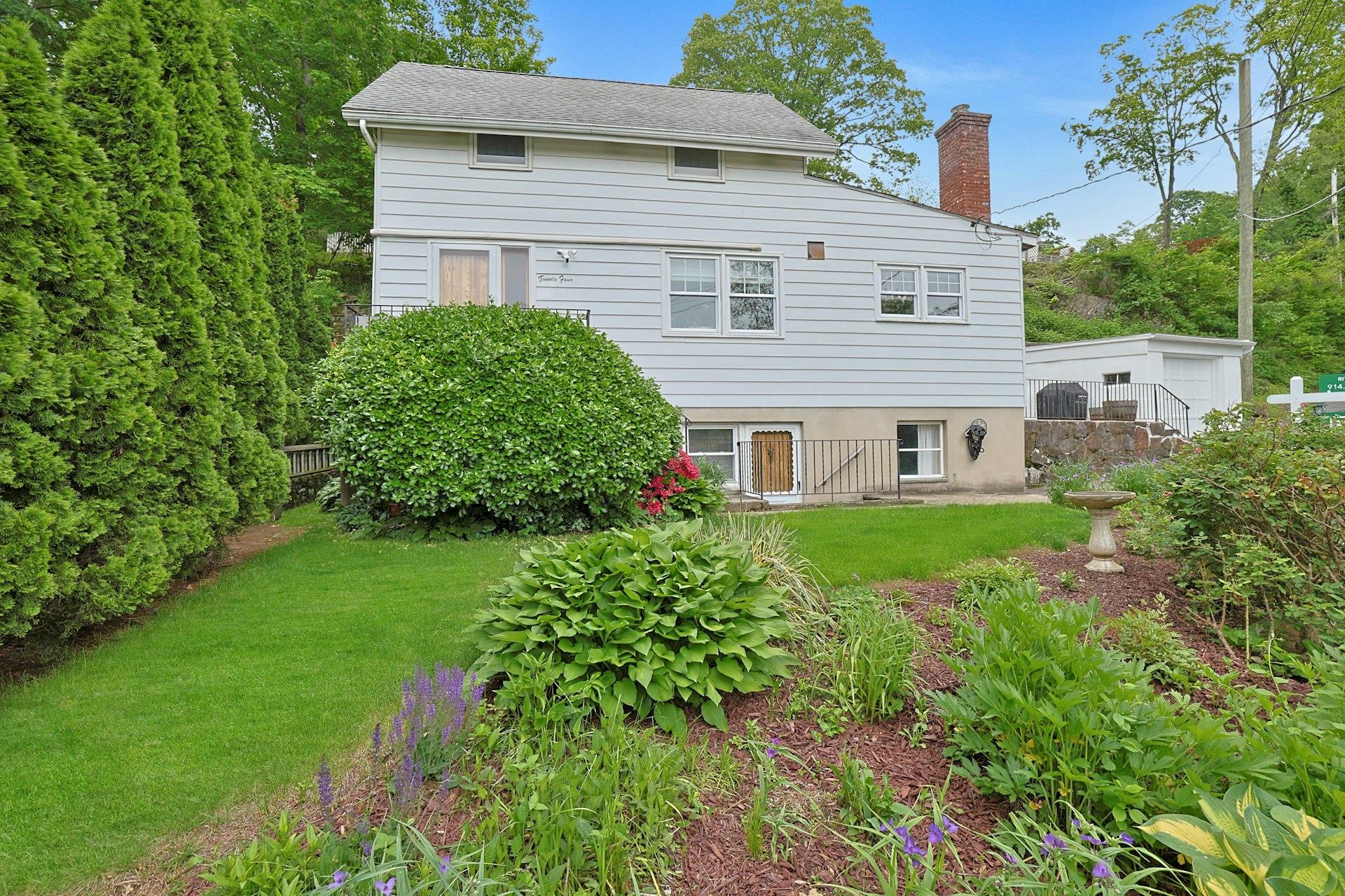 24 Burnsdale Avenue, Valhalla, NY 10595