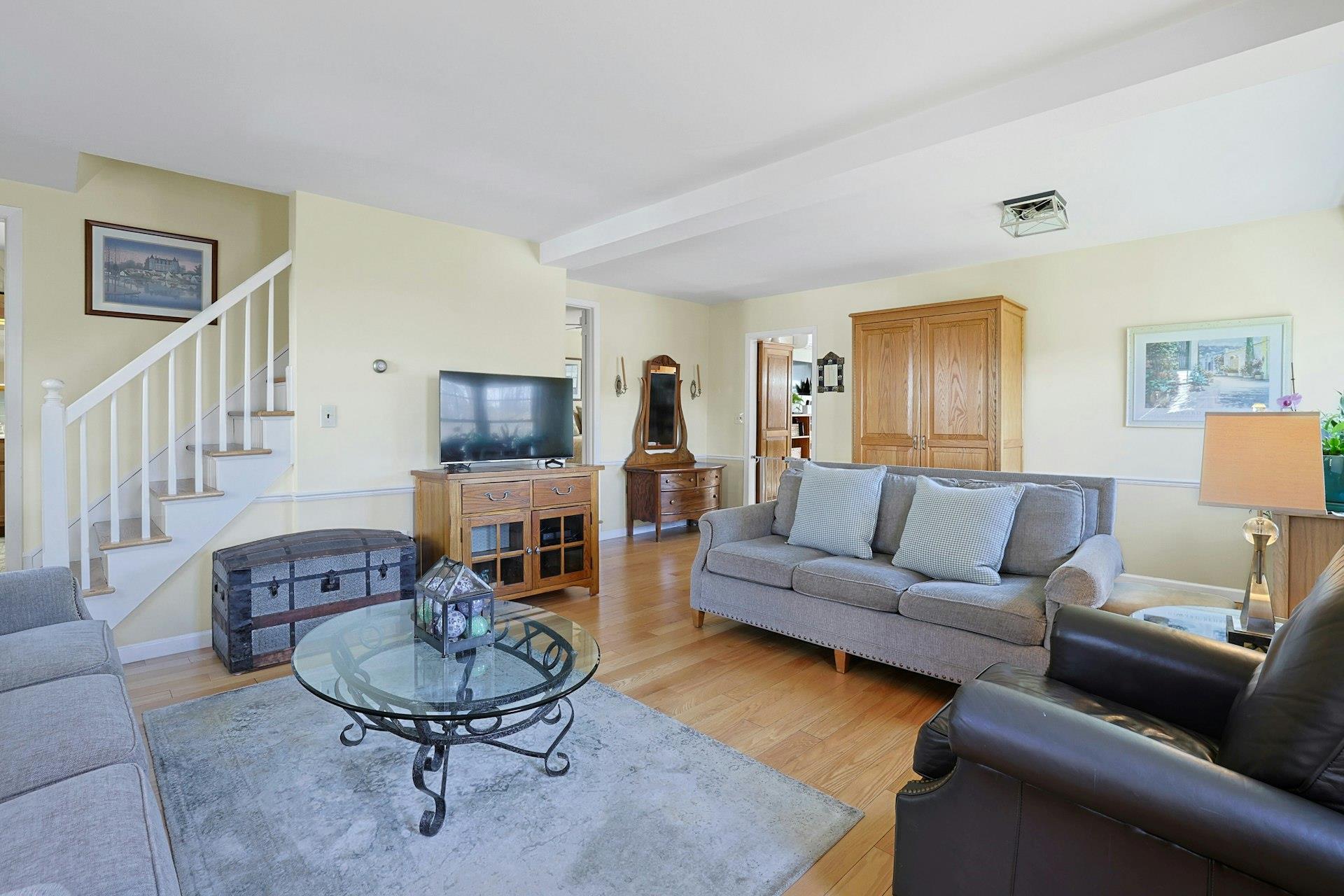 24 Burnsdale Avenue, Valhalla, NY 10595