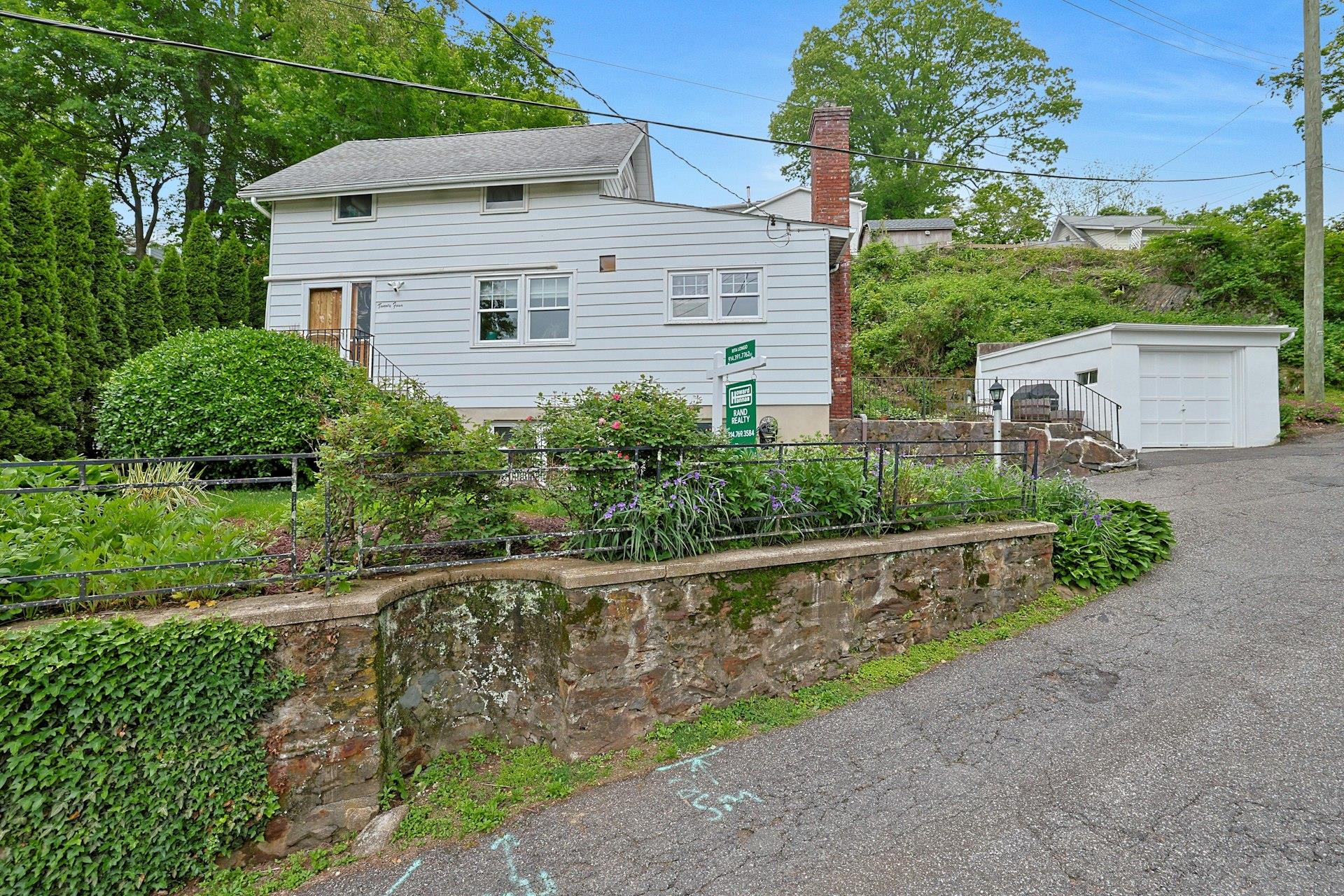 24 Burnsdale Avenue, Valhalla, NY 10595