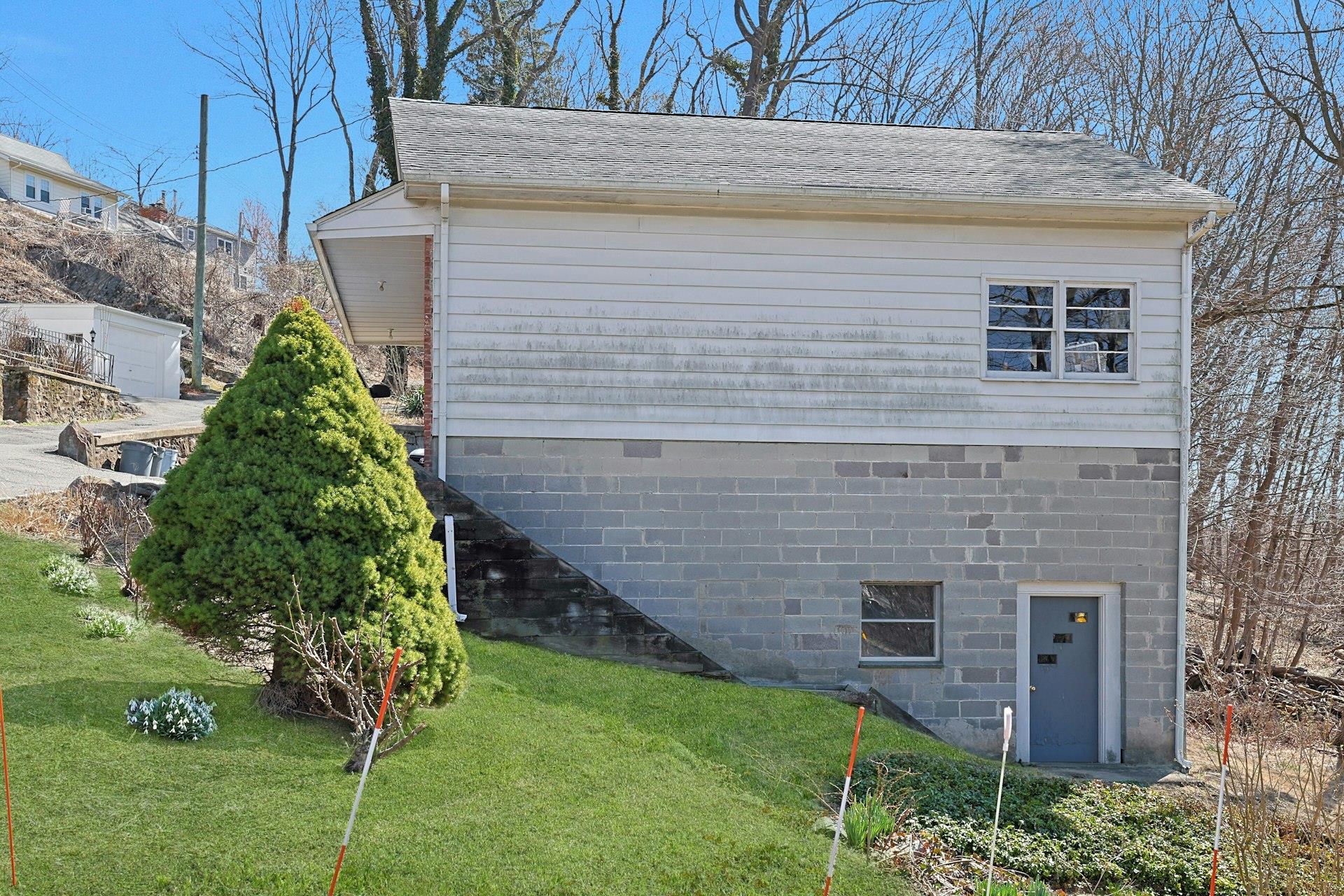 24 Burnsdale Avenue, Valhalla, NY 10595