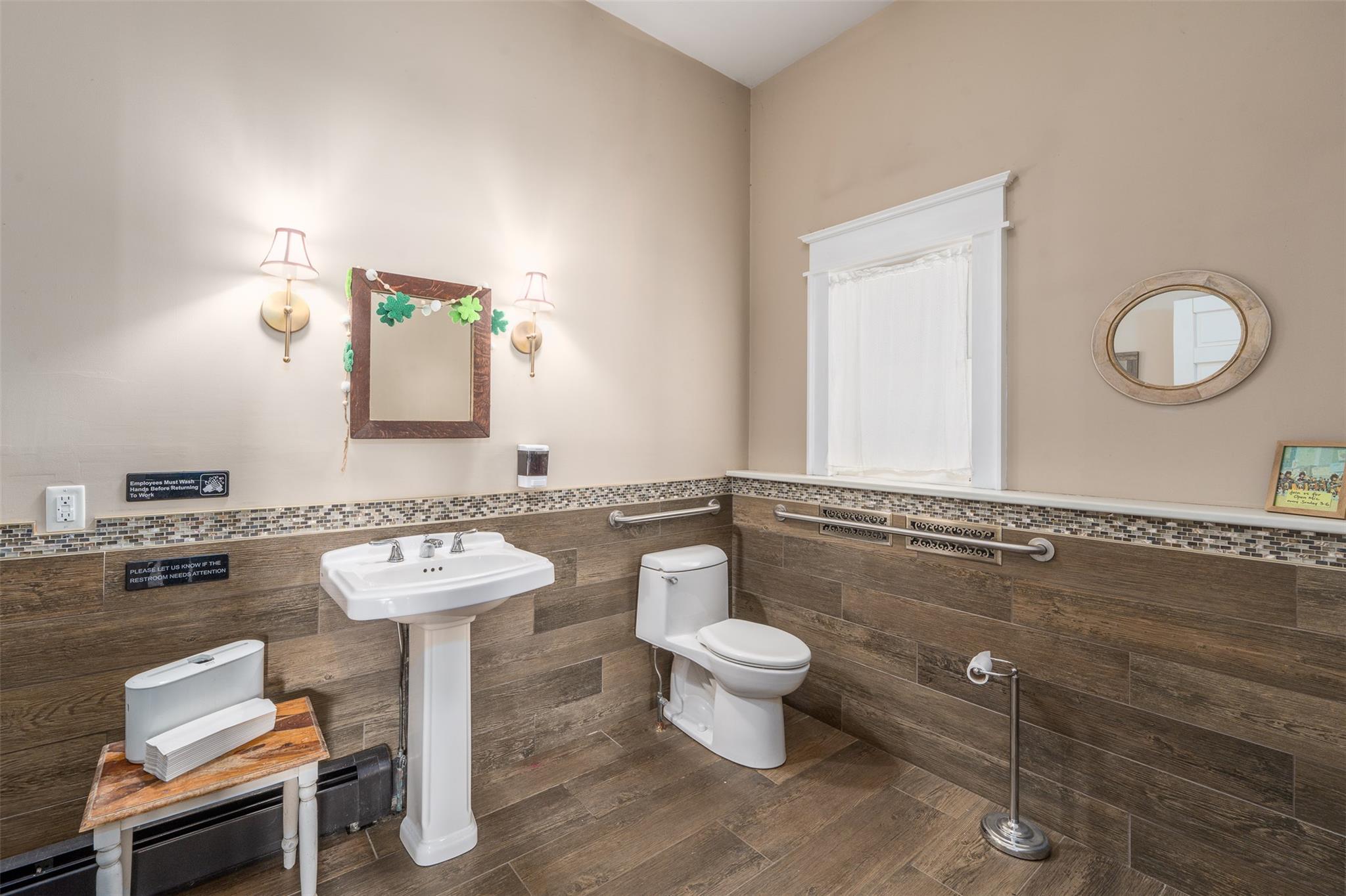 13100 Main Road, Mattituck, NY 11952