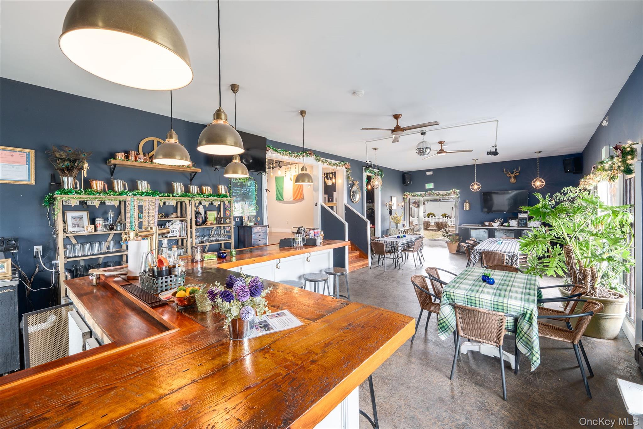 13100 Main Rd, Mattituck, NY 11952