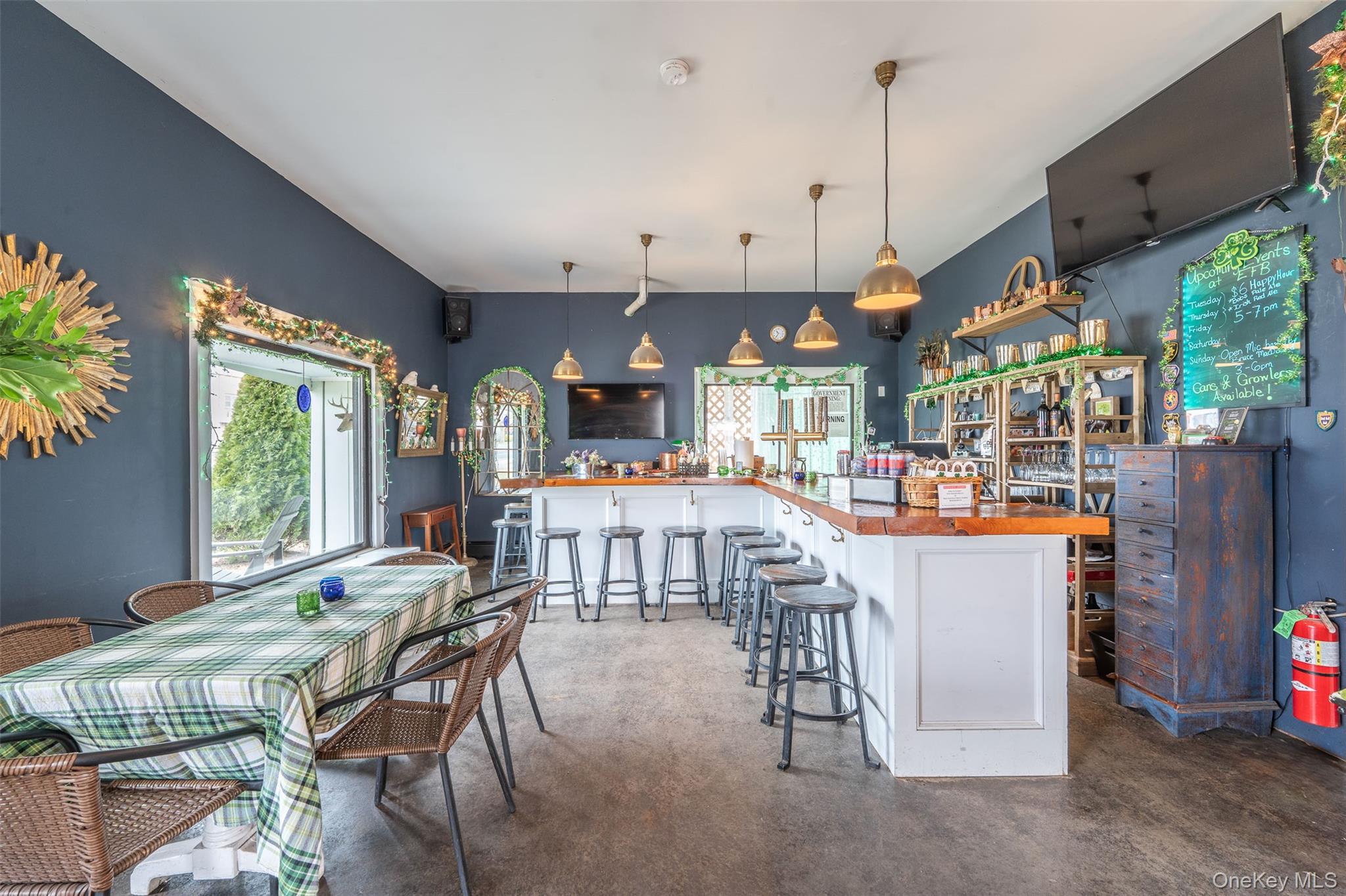 13100 Main Rd, Mattituck, NY 11952