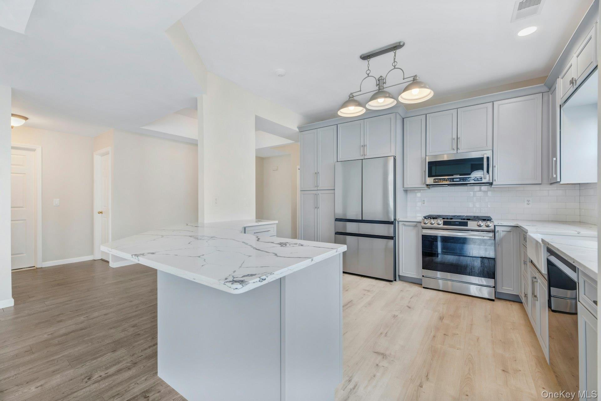 521 Highland Court # 521, Moriches, NY 11955