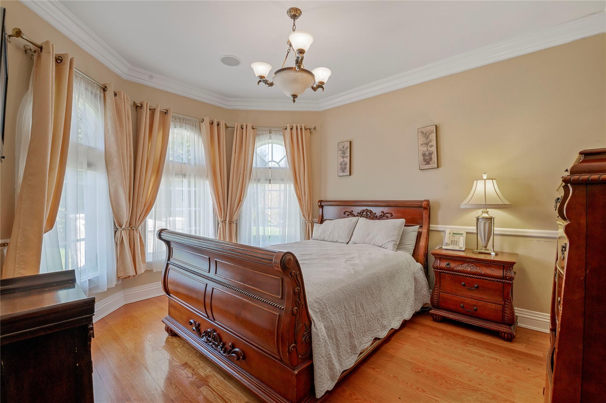 8 Tatem Way, Old Westbury, NY 11568