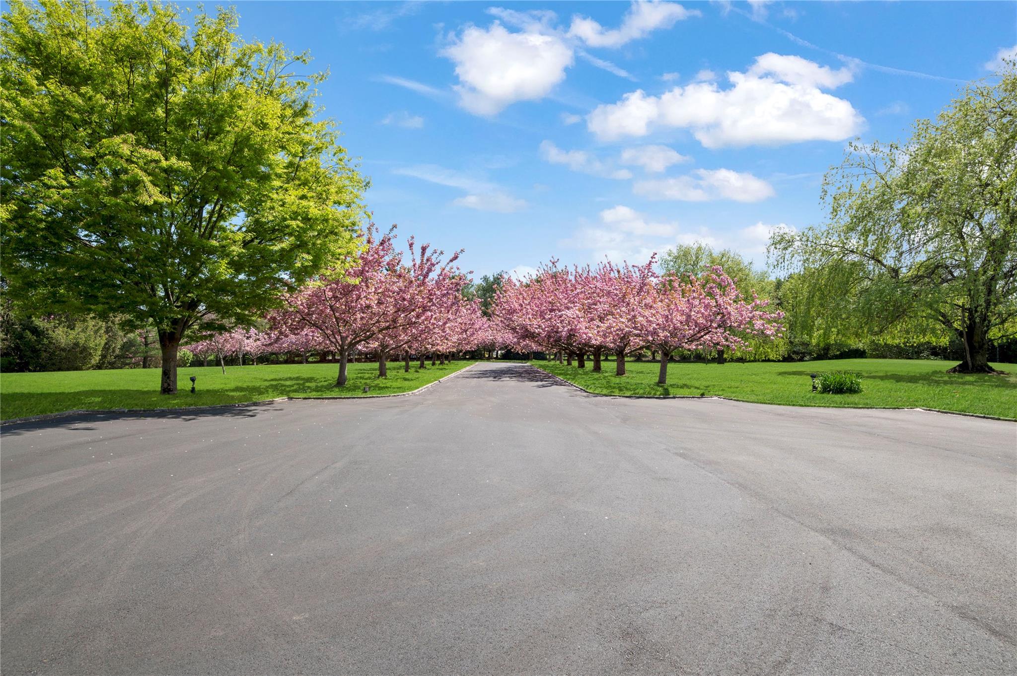 8 Tatem Way, Old Westbury, NY 11568