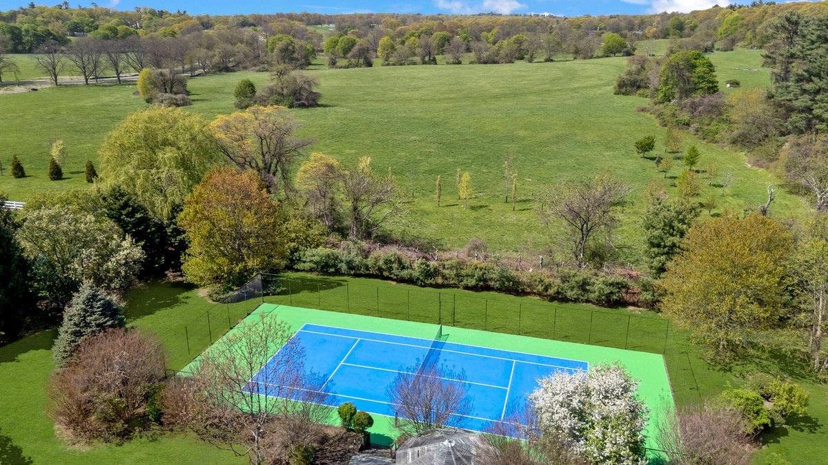 8 Tatem Way, Old Westbury, NY 11568