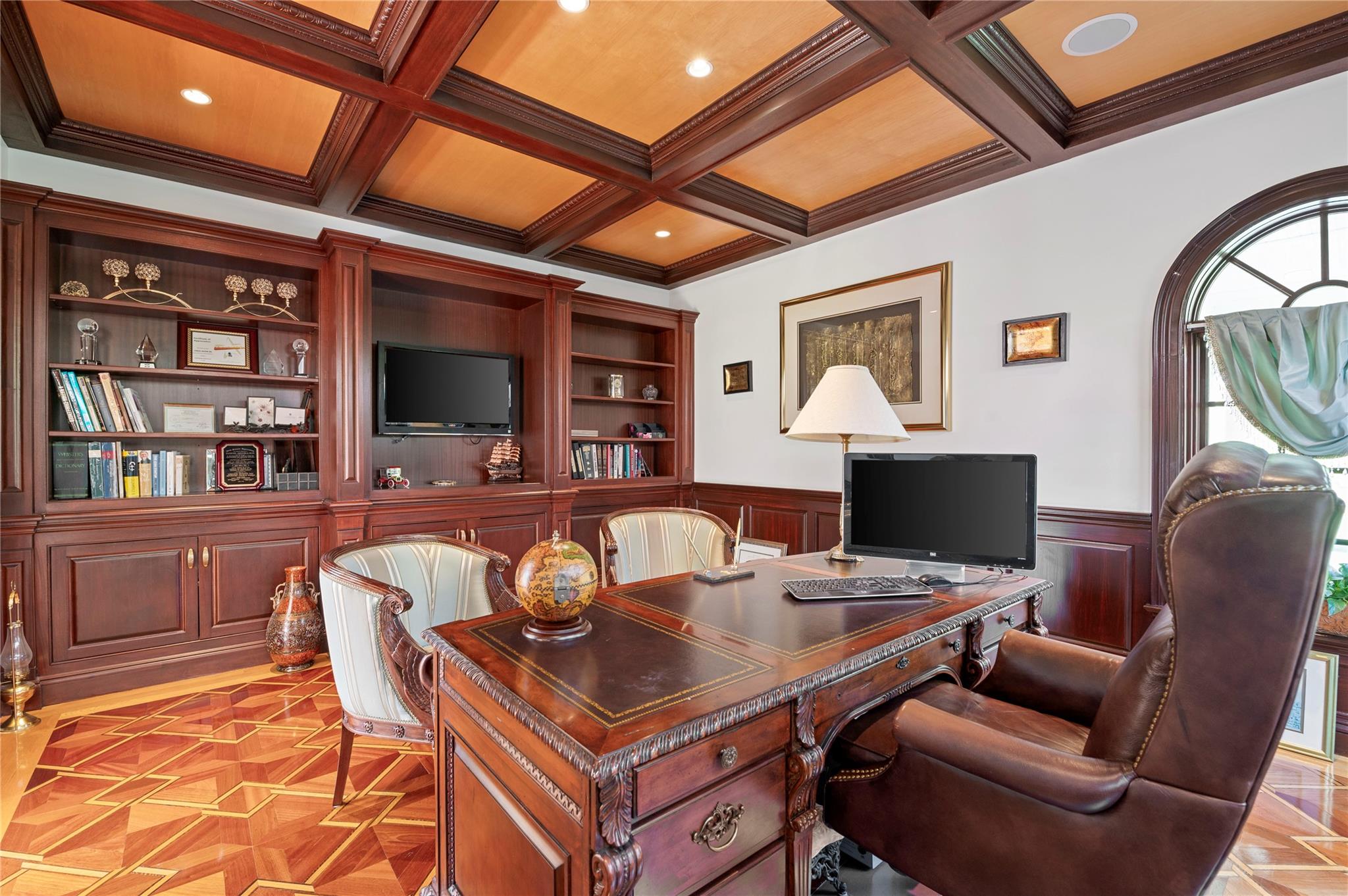 8 Tatem Way, Old Westbury, NY 11568