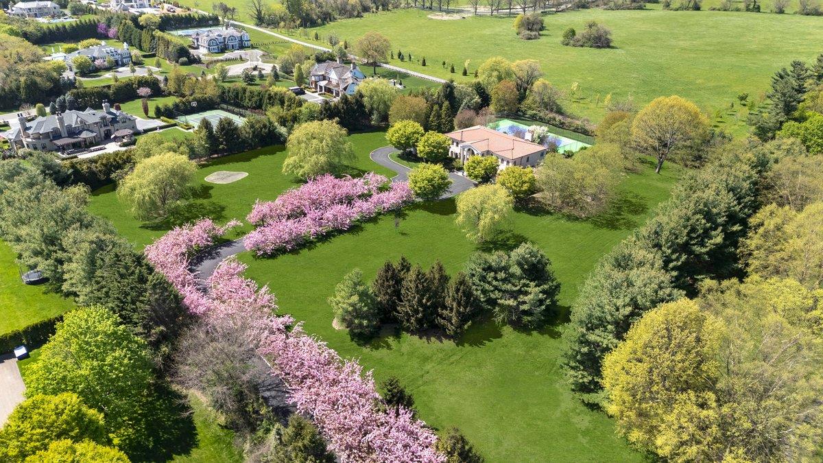 8 Tatem Way, Old Westbury, NY 11568