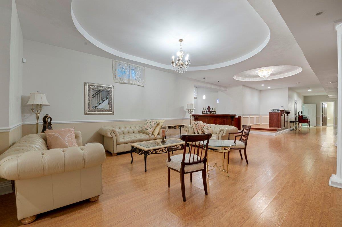 8 Tatem Way, Old Westbury, NY 11568