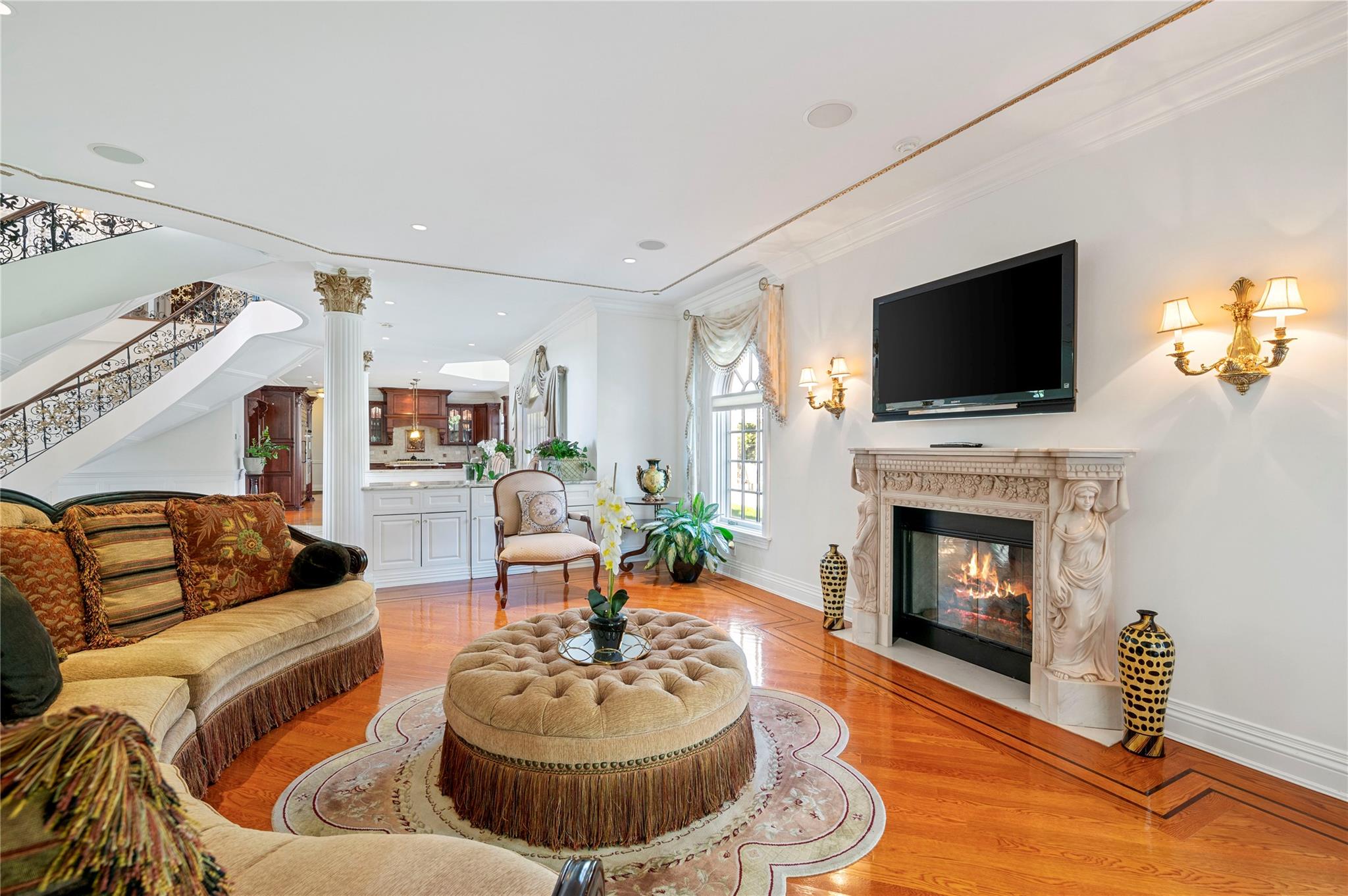 8 Tatem Way, Old Westbury, NY 11568