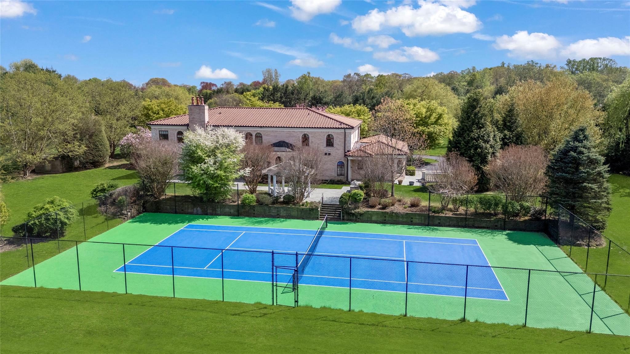 8 Tatem Way, Old Westbury, NY 11568