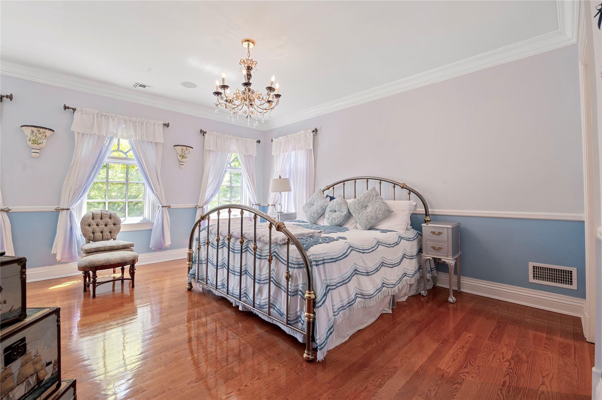 8 Tatem Way, Old Westbury, NY 11568