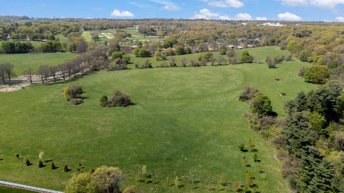 8 Tatem Way, Old Westbury, NY 11568