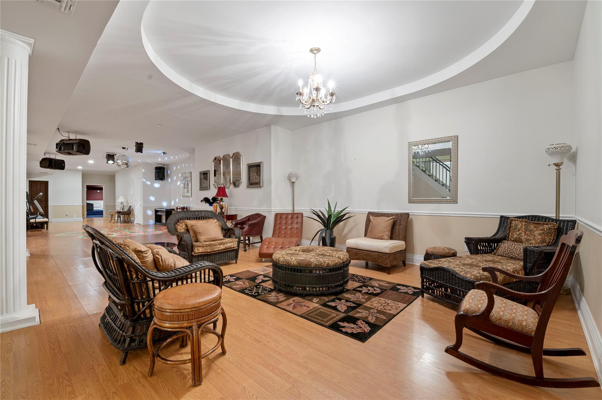 8 Tatem Way, Old Westbury, NY 11568