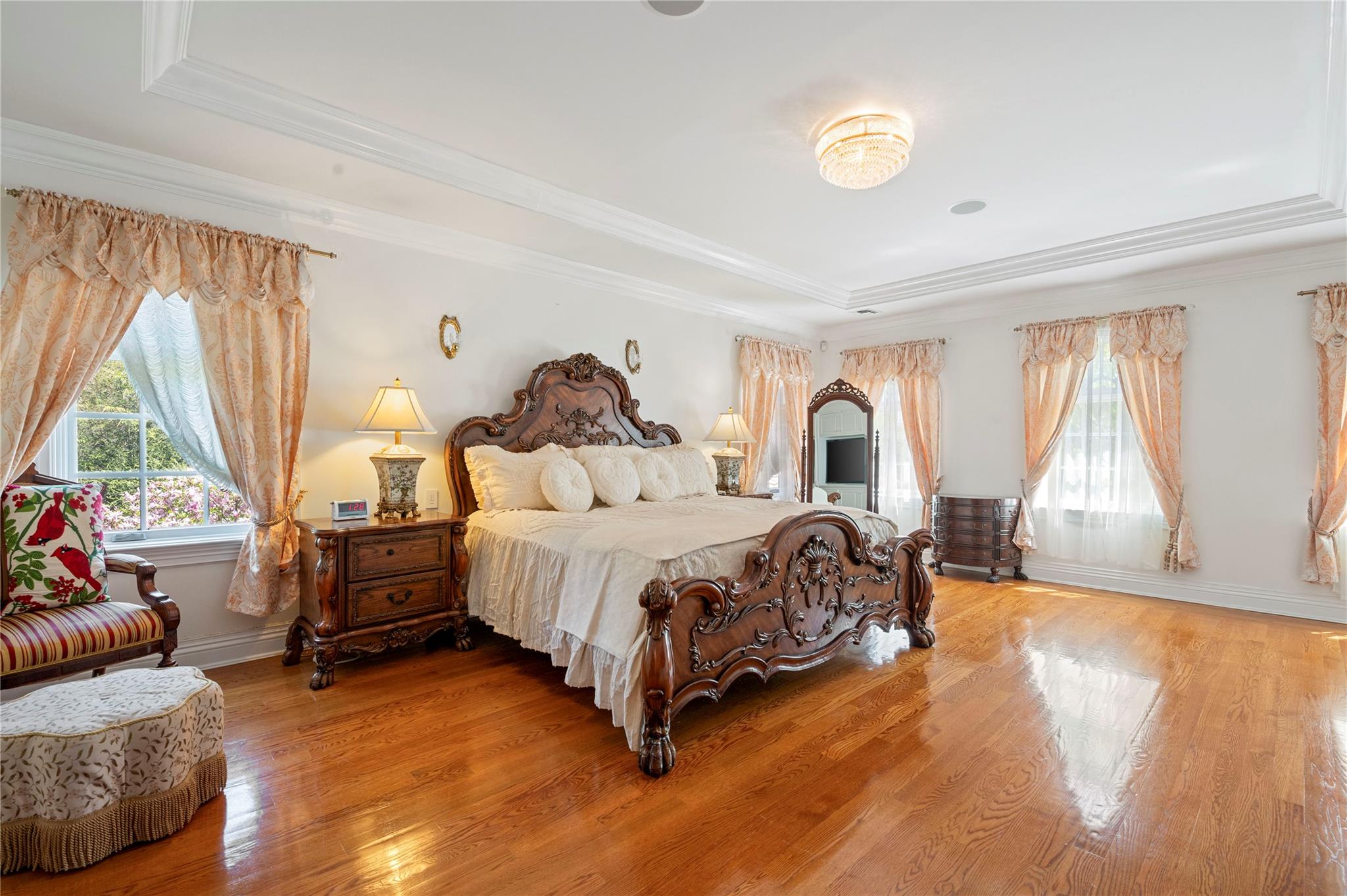 8 Tatem Way, Old Westbury, NY 11568