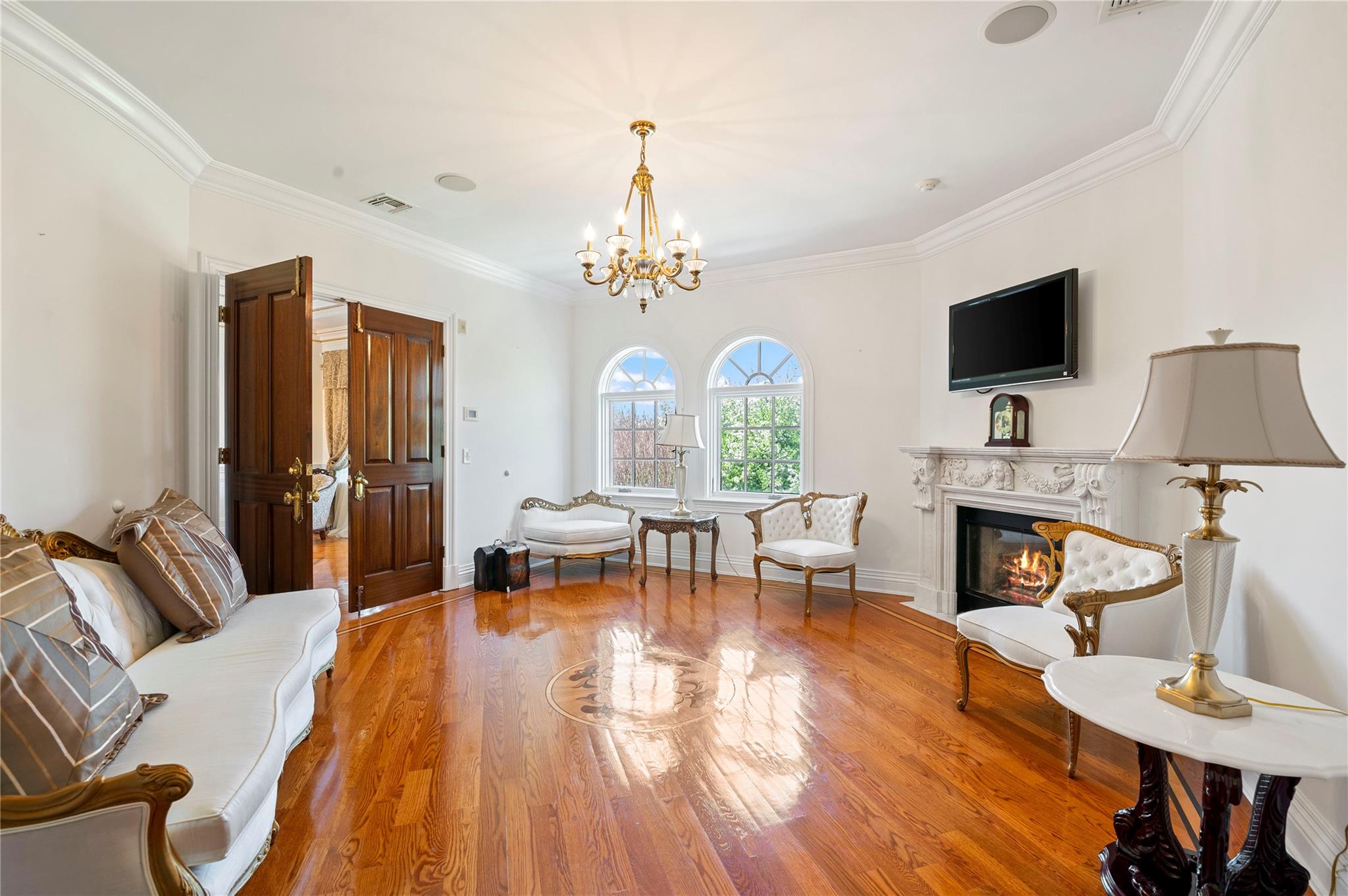 8 Tatem Way, Old Westbury, NY 11568