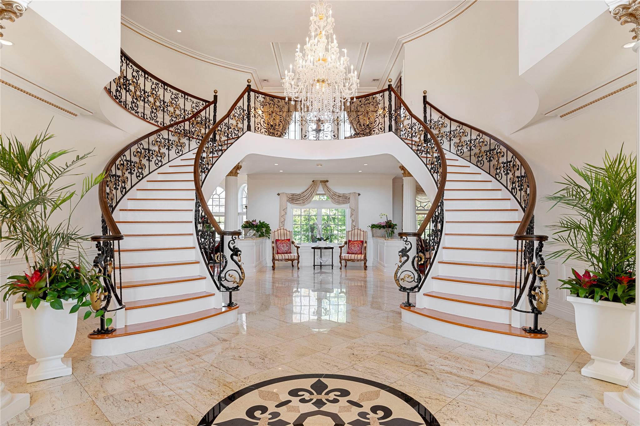 8 Tatem Way, Old Westbury, NY 11568