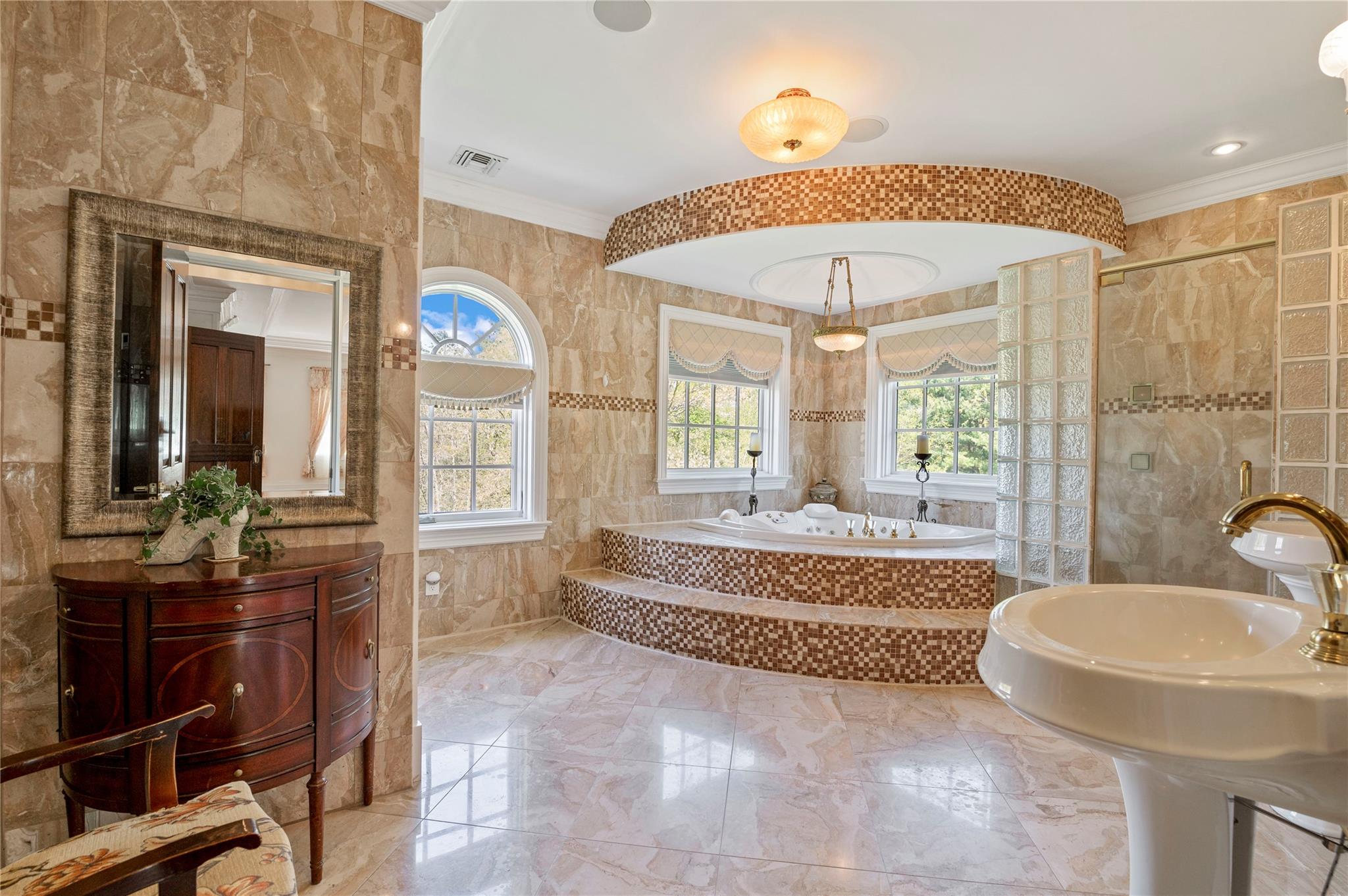 8 Tatem Way, Old Westbury, NY 11568