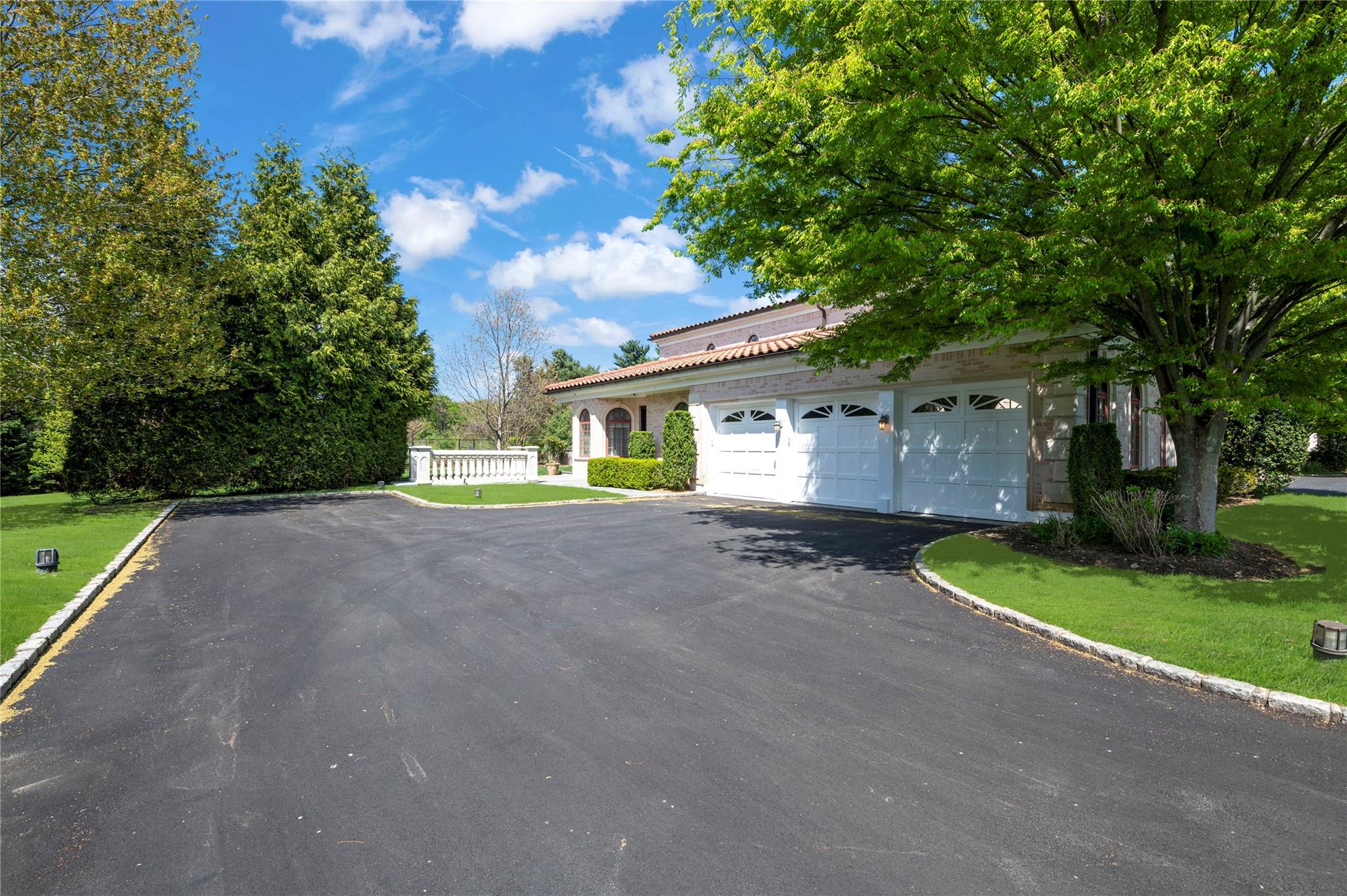 8 Tatem Way, Old Westbury, NY 11568