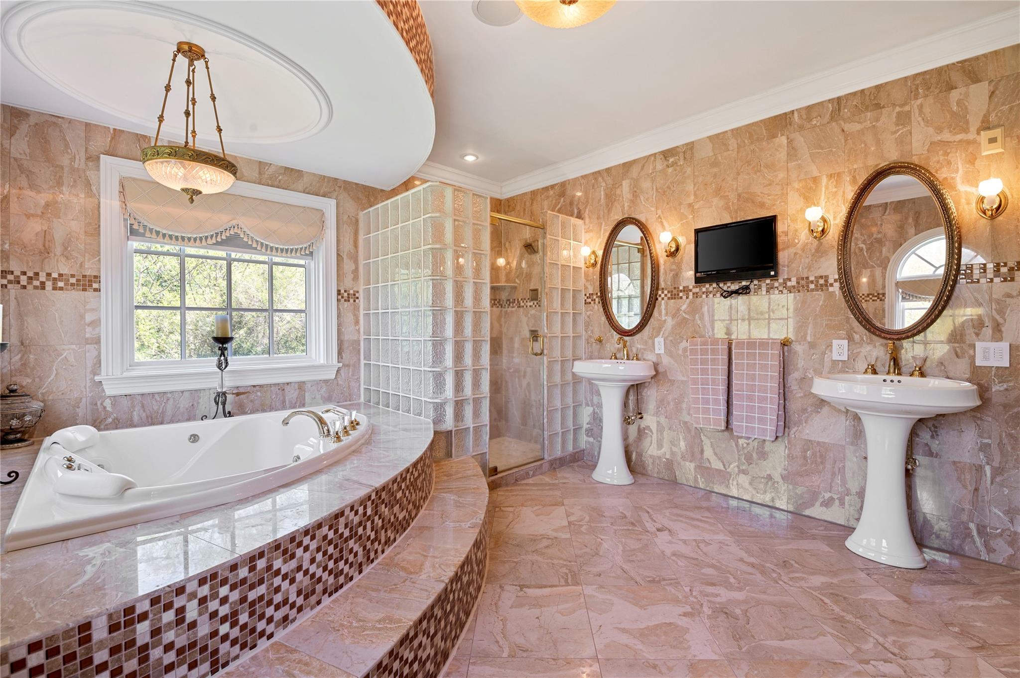 8 Tatem Way, Old Westbury, NY 11568