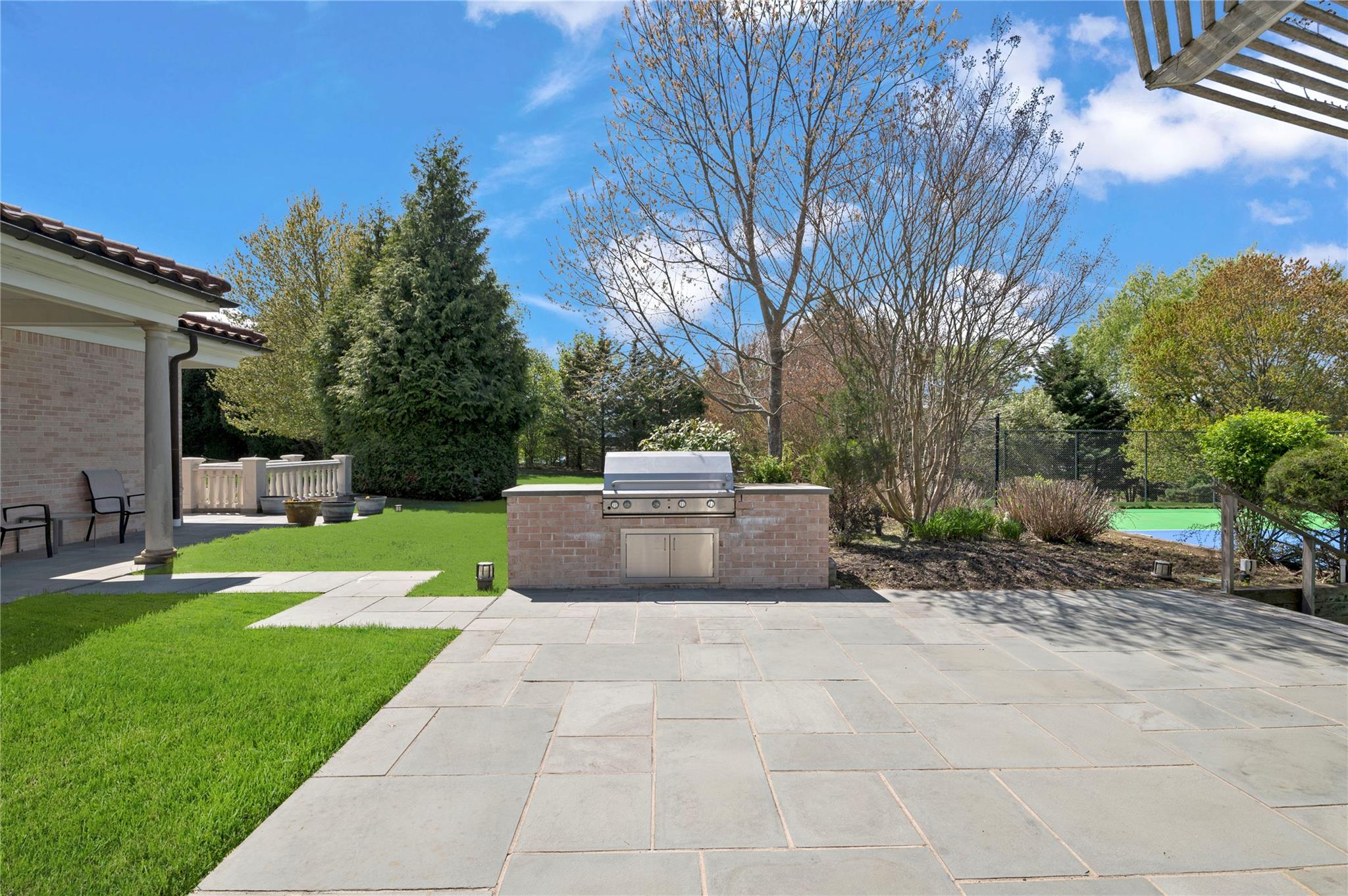 8 Tatem Way, Old Westbury, NY 11568