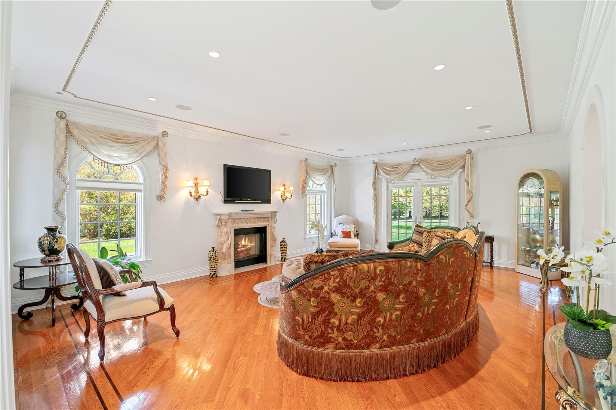 8 Tatem Way, Old Westbury, NY 11568