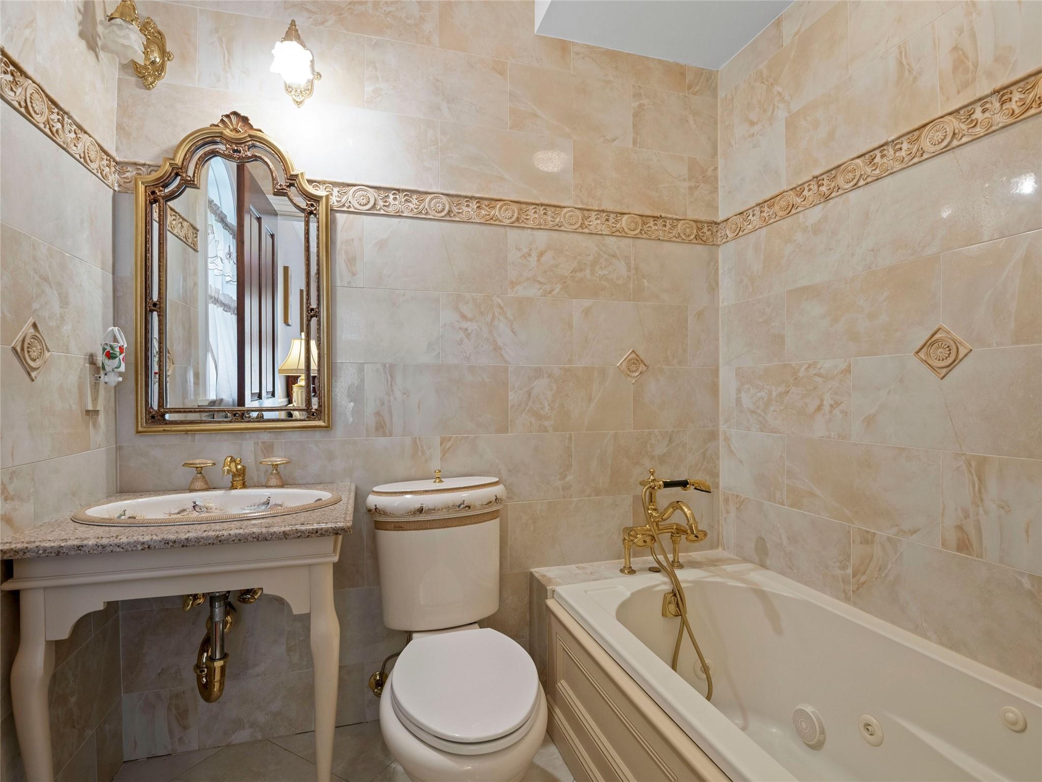 8 Tatem Way, Old Westbury, NY 11568