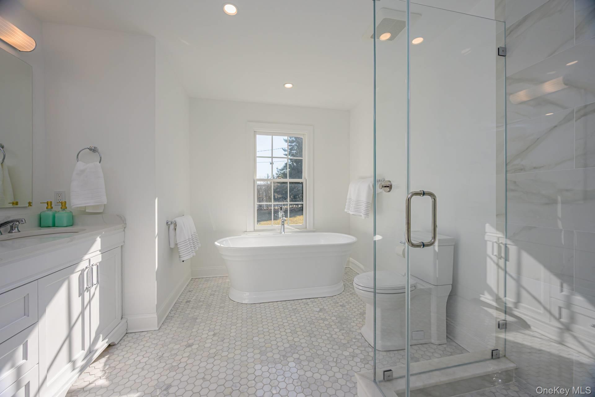 25 Oldfield Road, Southampton, NY 11968