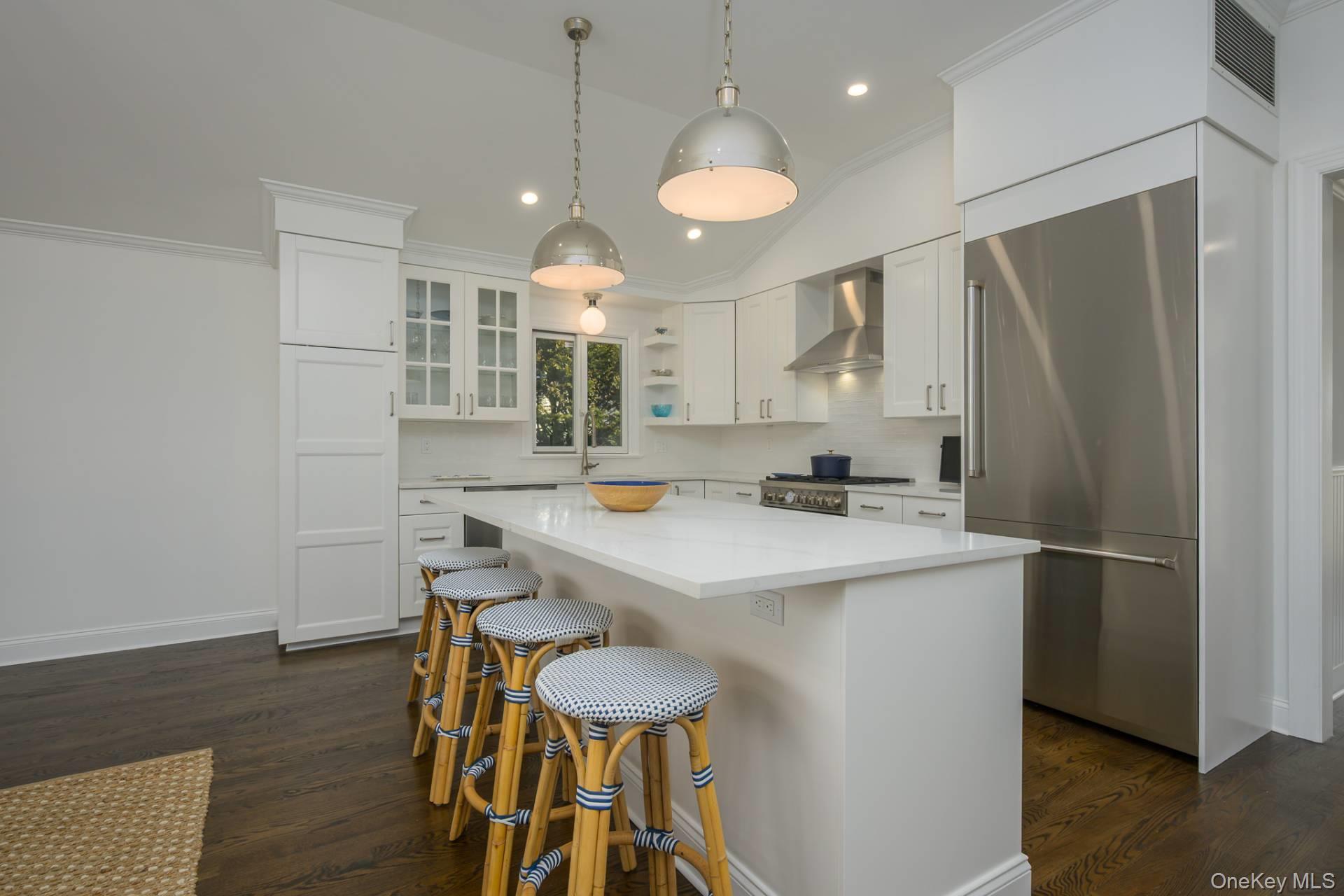 25 Oldfield Road, Southampton, NY 11968