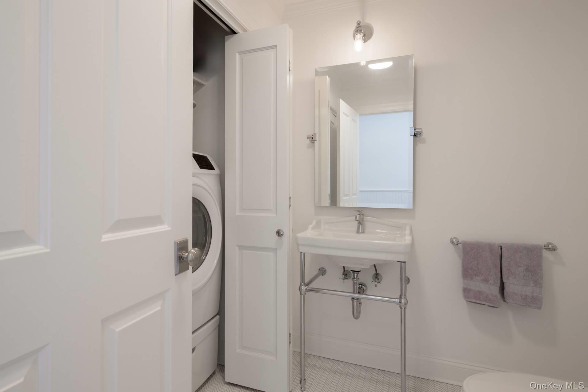 25 Oldfield Road, Southampton, NY 11968