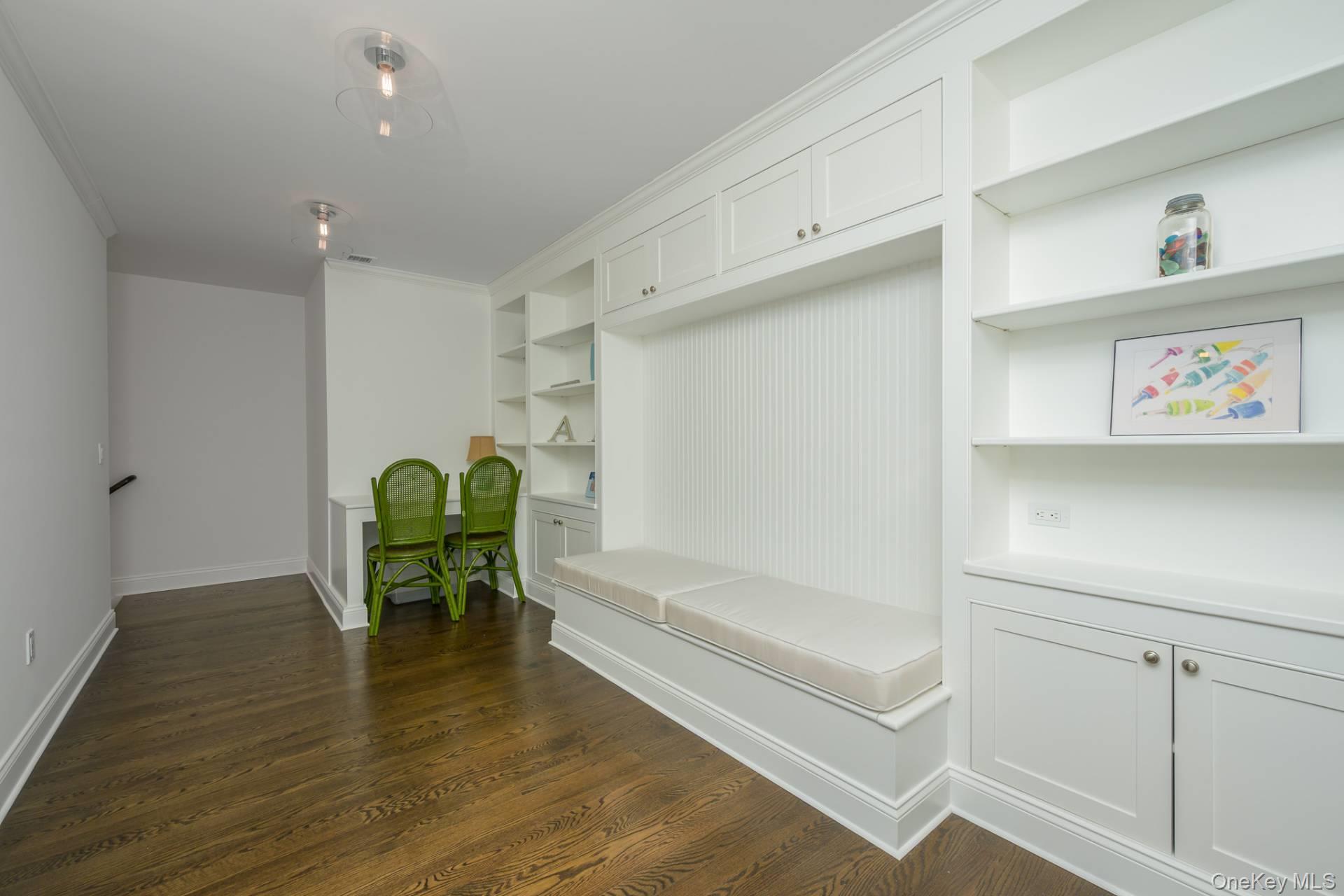 25 Oldfield Road, Southampton, NY 11968