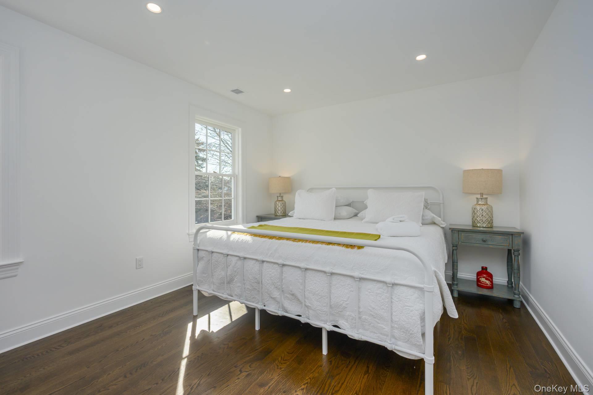 25 Oldfield Road, Southampton, NY 11968